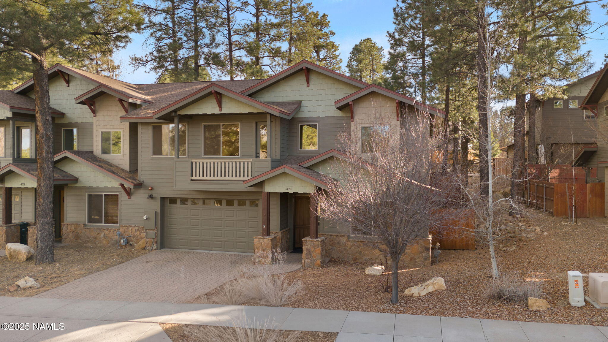 425 E Woodland Drive — photo