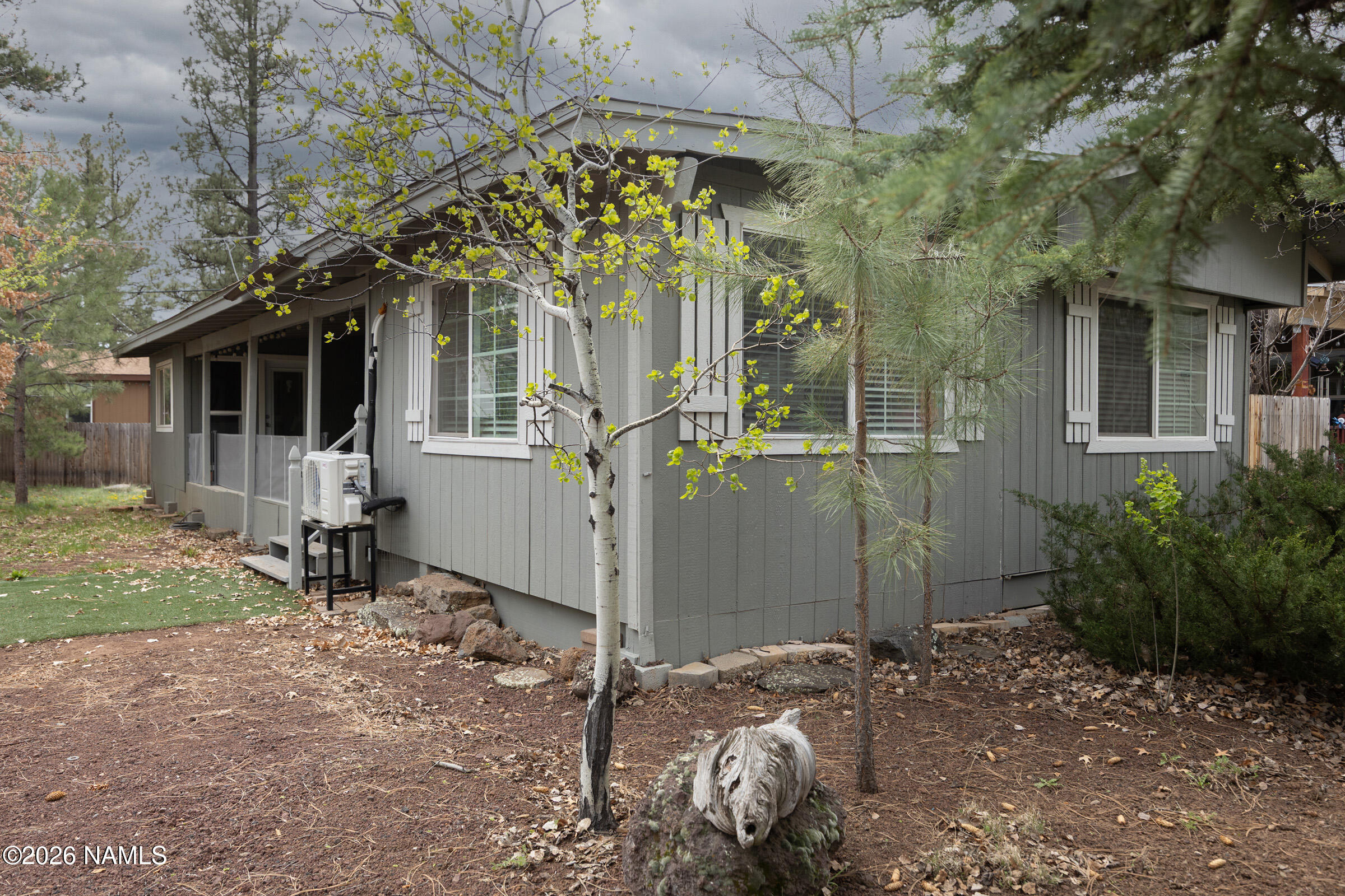 535 E Oak Drive — photo