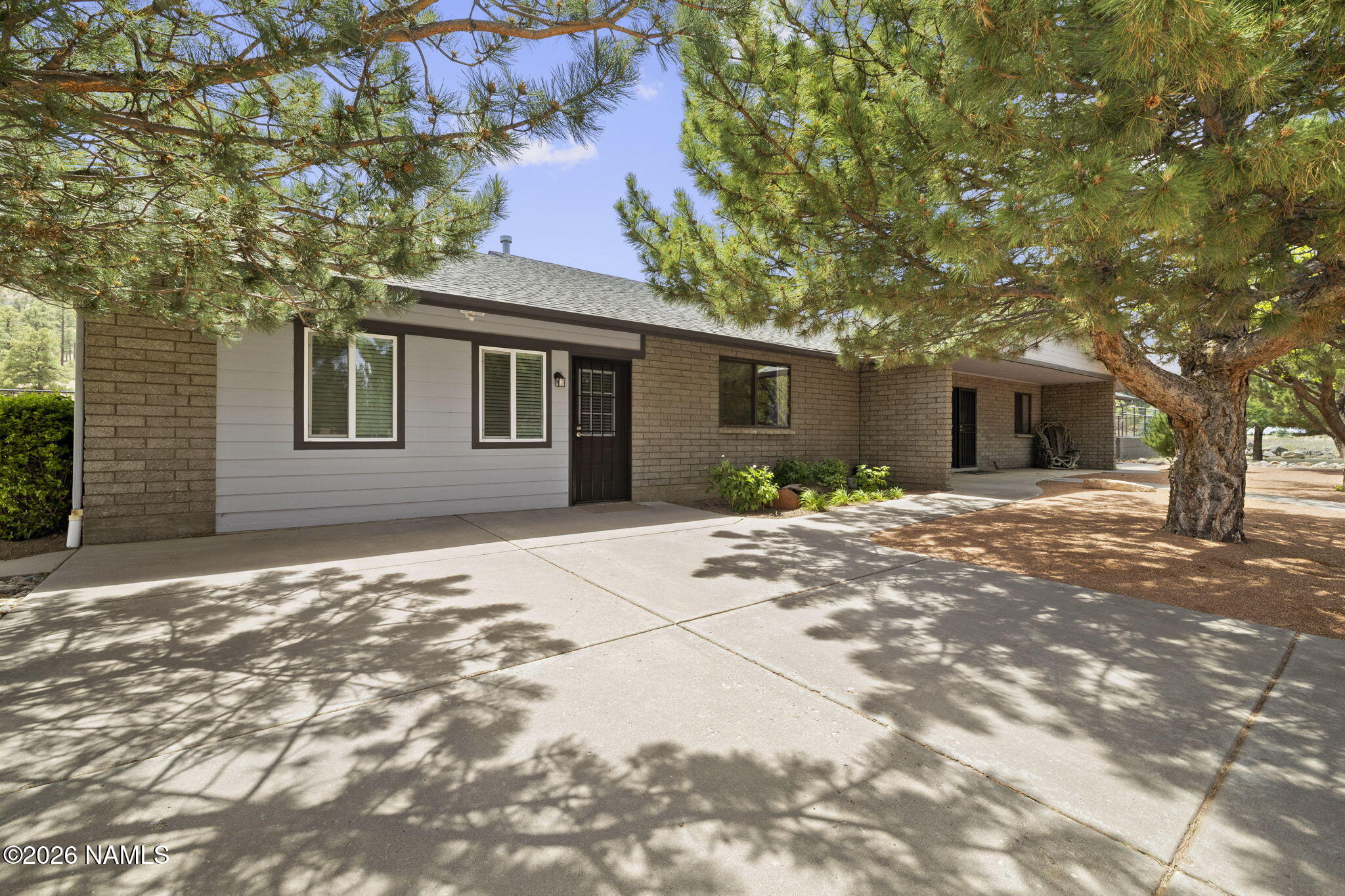 7050 Vista De Oro — photo