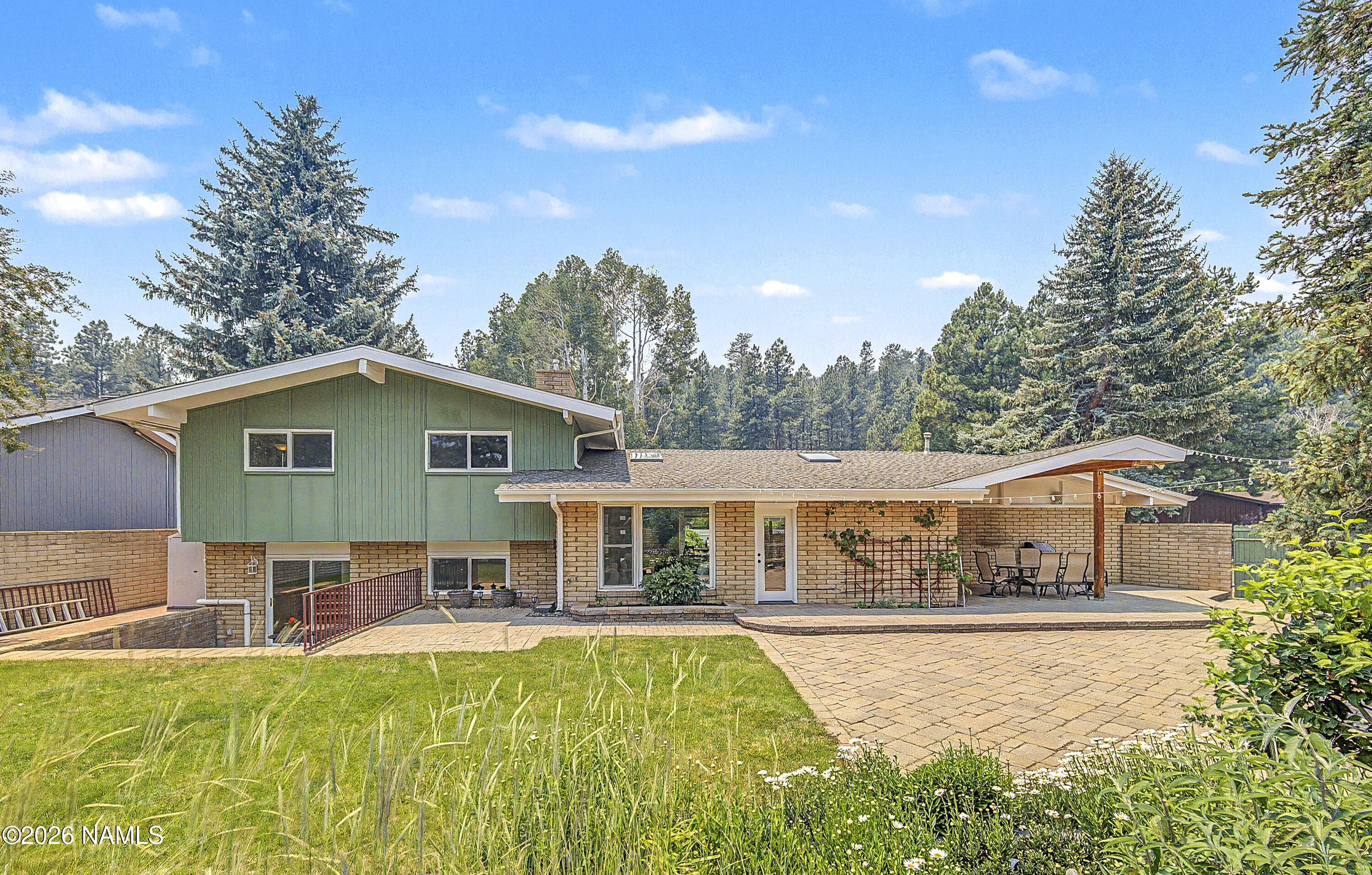 2045 N Crescent Drive — photo