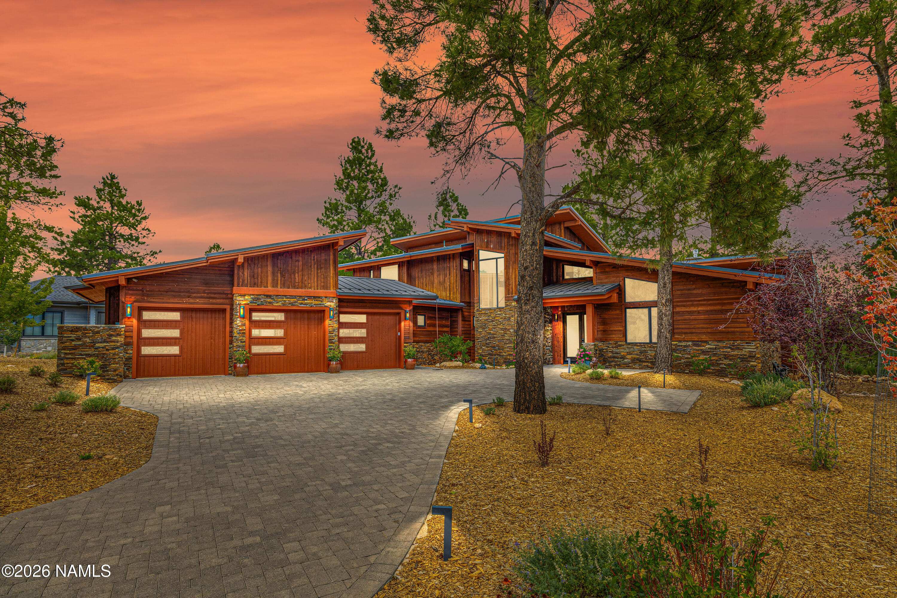 3308 S Clubhouse Circle — photo