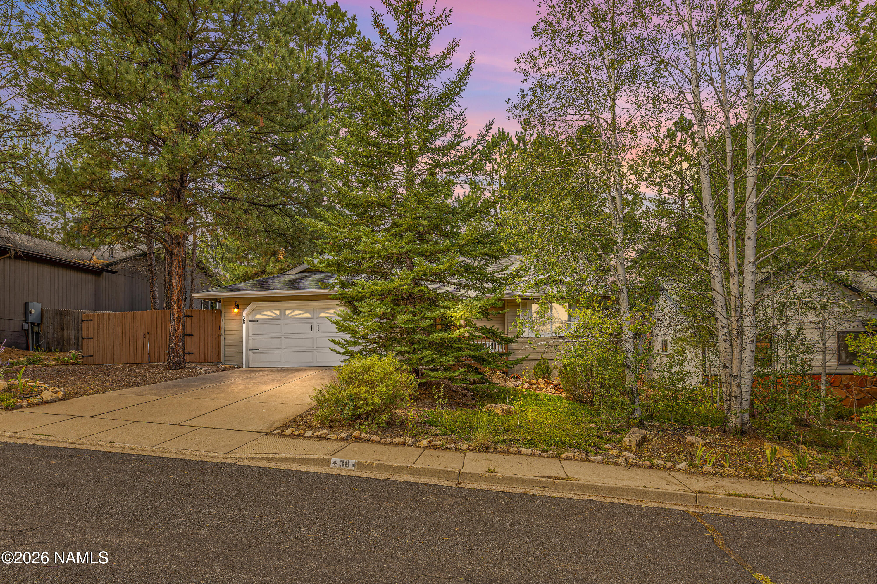 38 E Mohawk Drive — photo