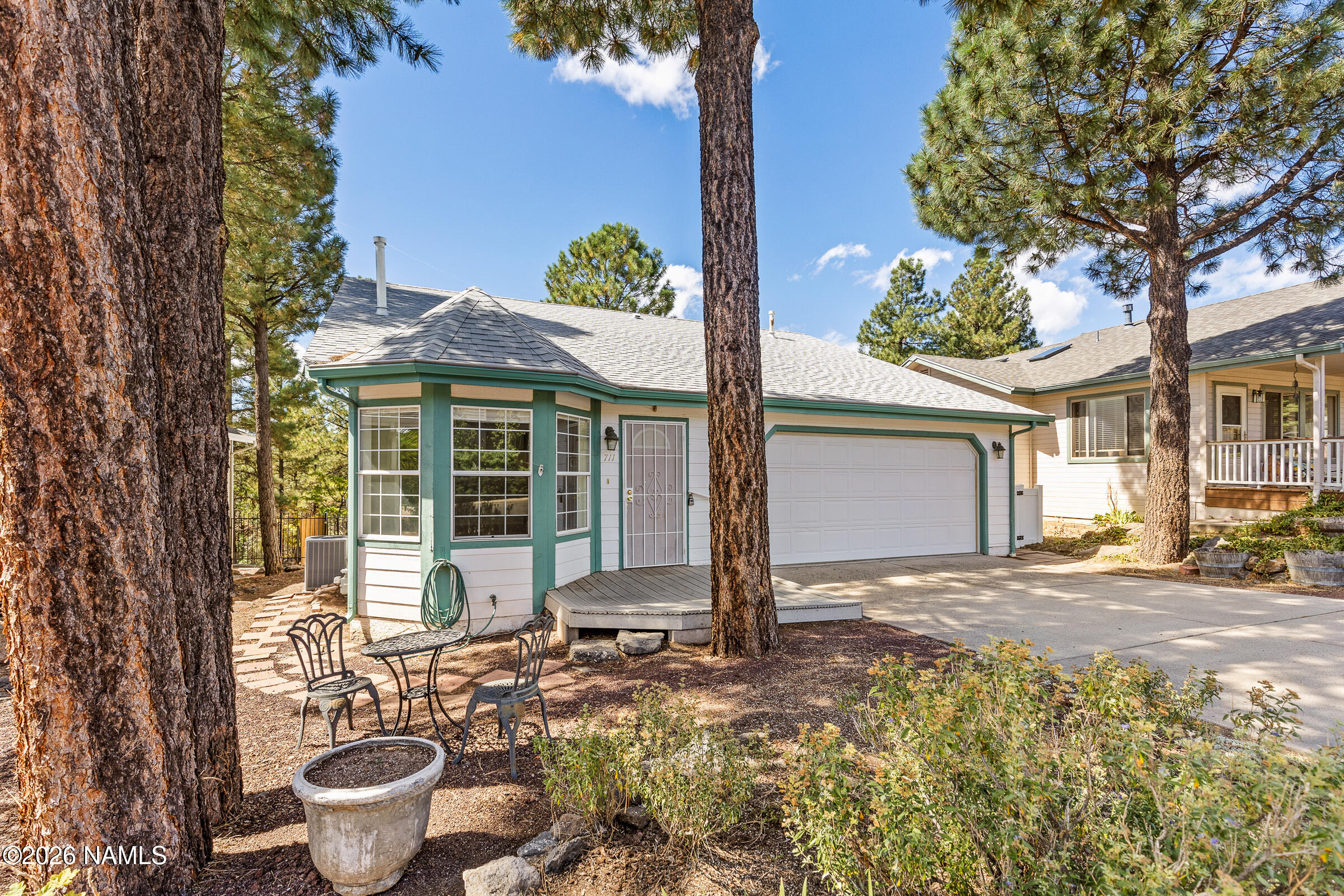 711 N Pine Cliff Drive — photo