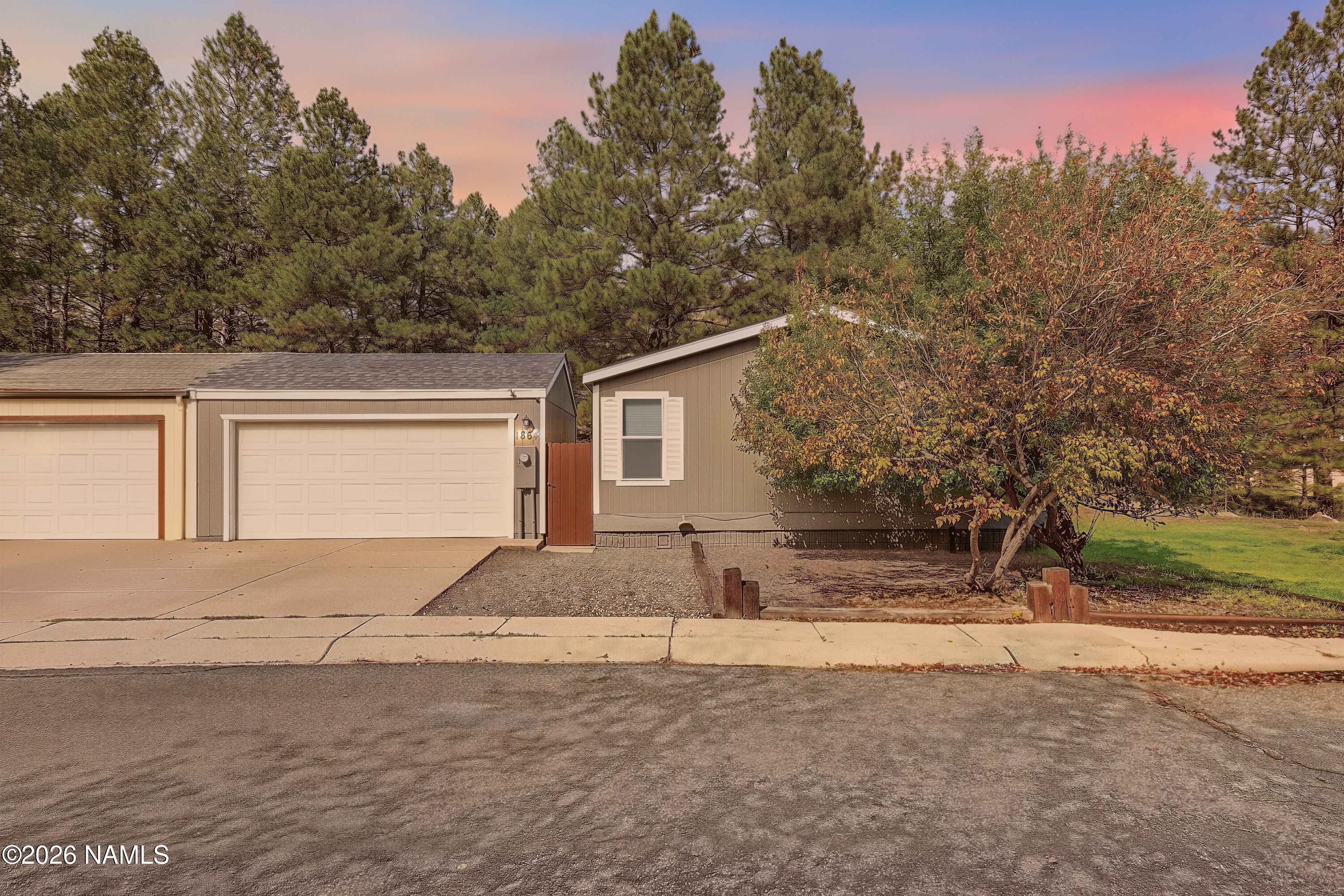 1864 W Shellie Drive — photo