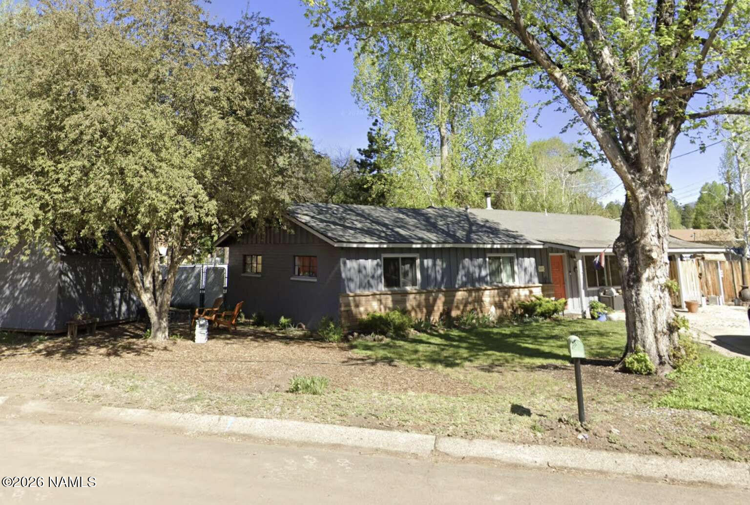 1202 W Davis Way — photo