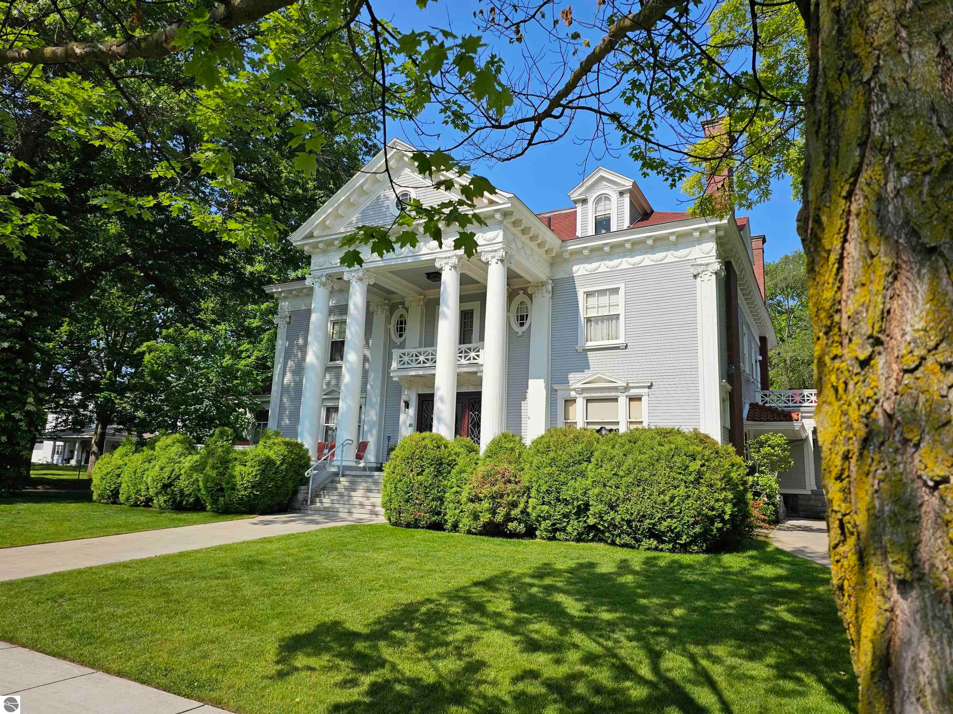 230 Wellington — photo