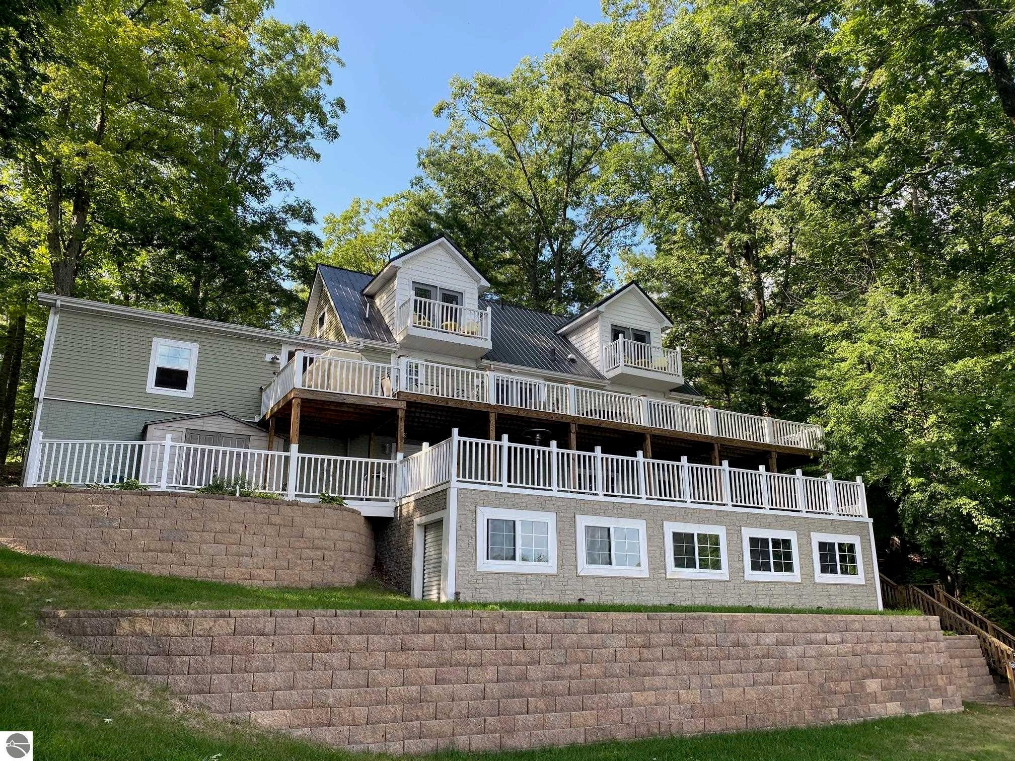 506 McLachlan Point — photo