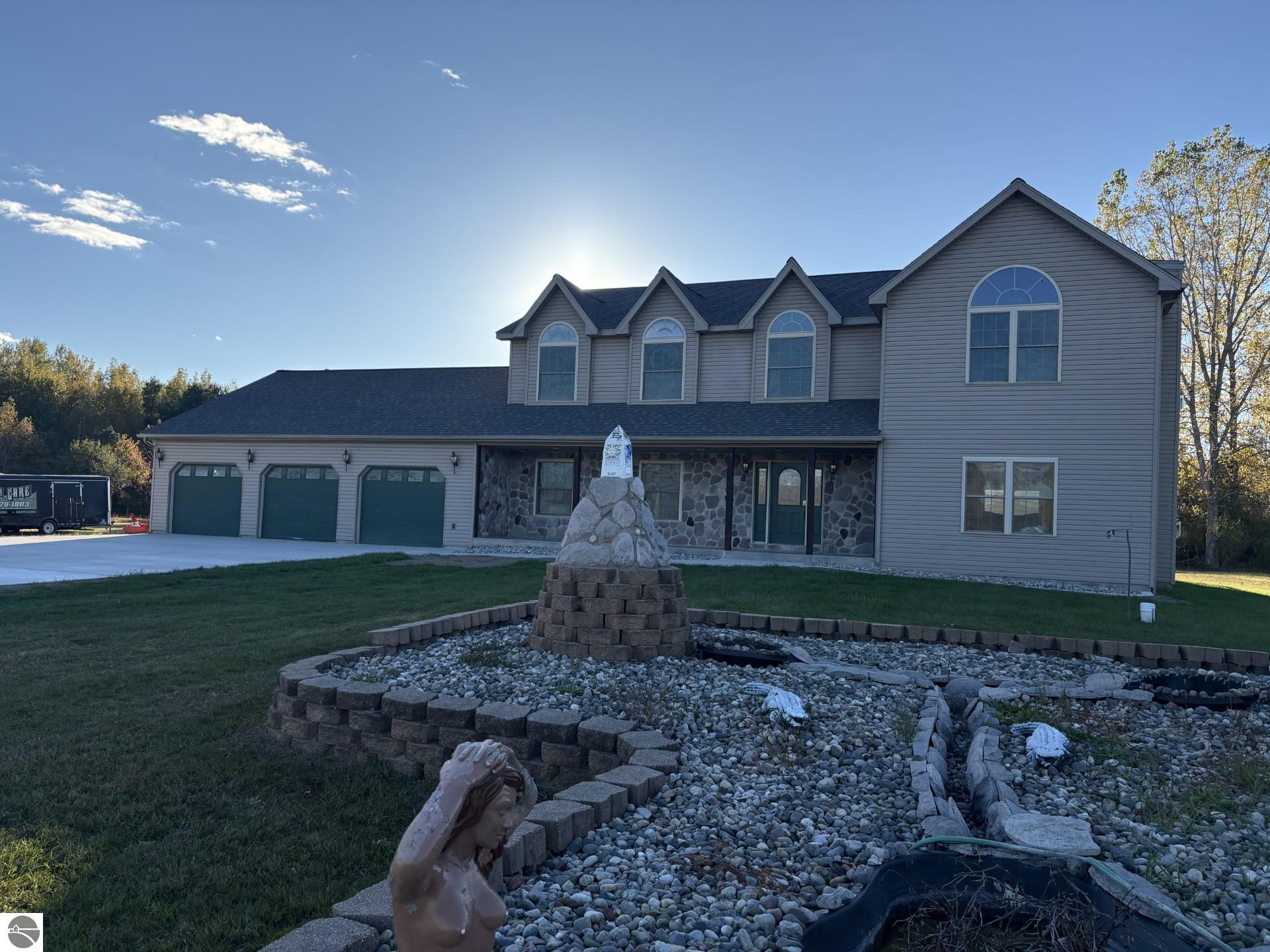99 N Alamando Road — photo