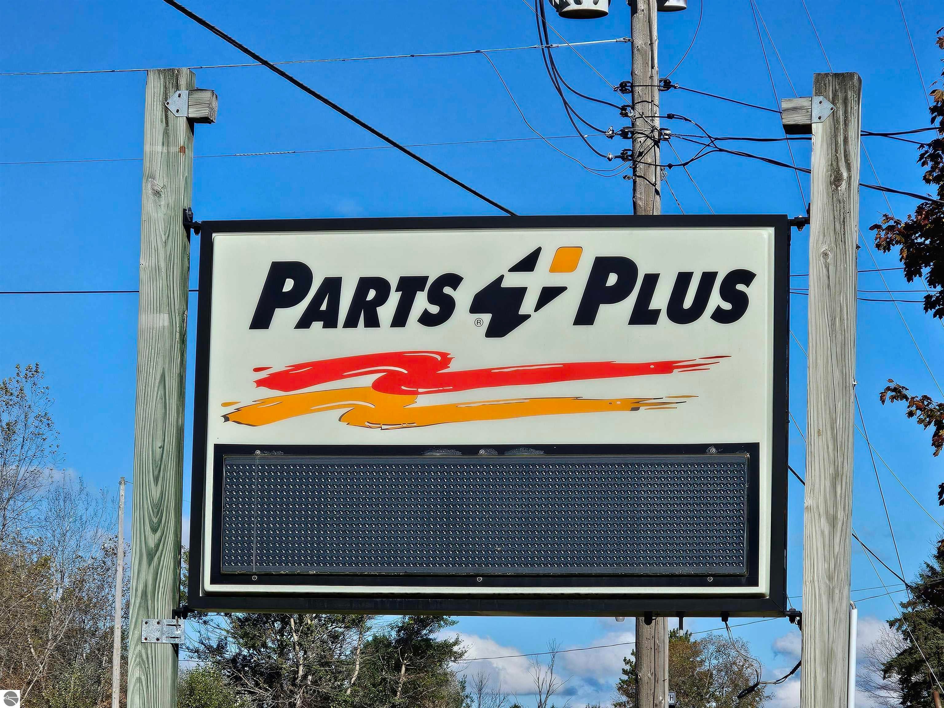 3746 N M-65 — photo