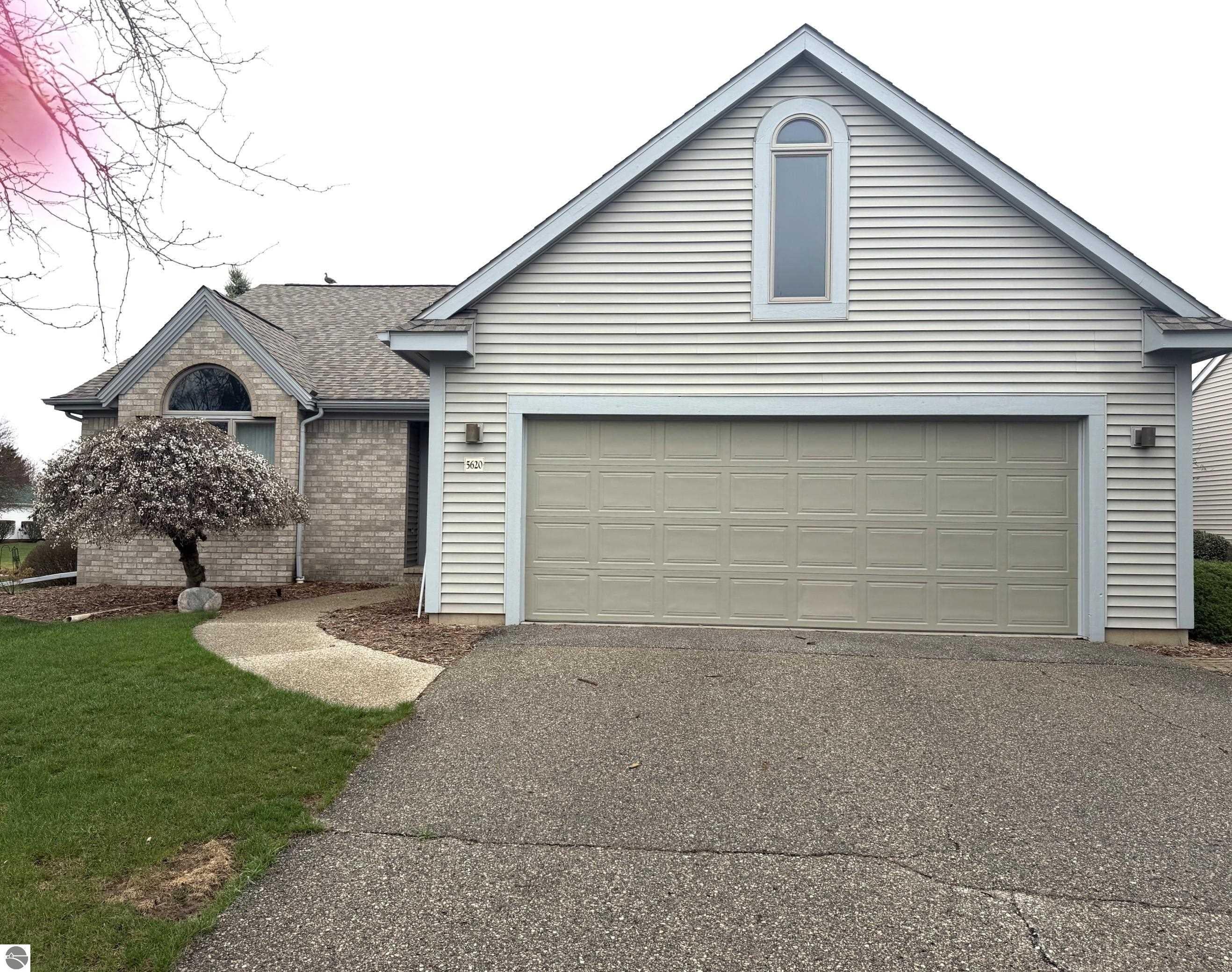 5620 W Spring Knoll Drive — photo