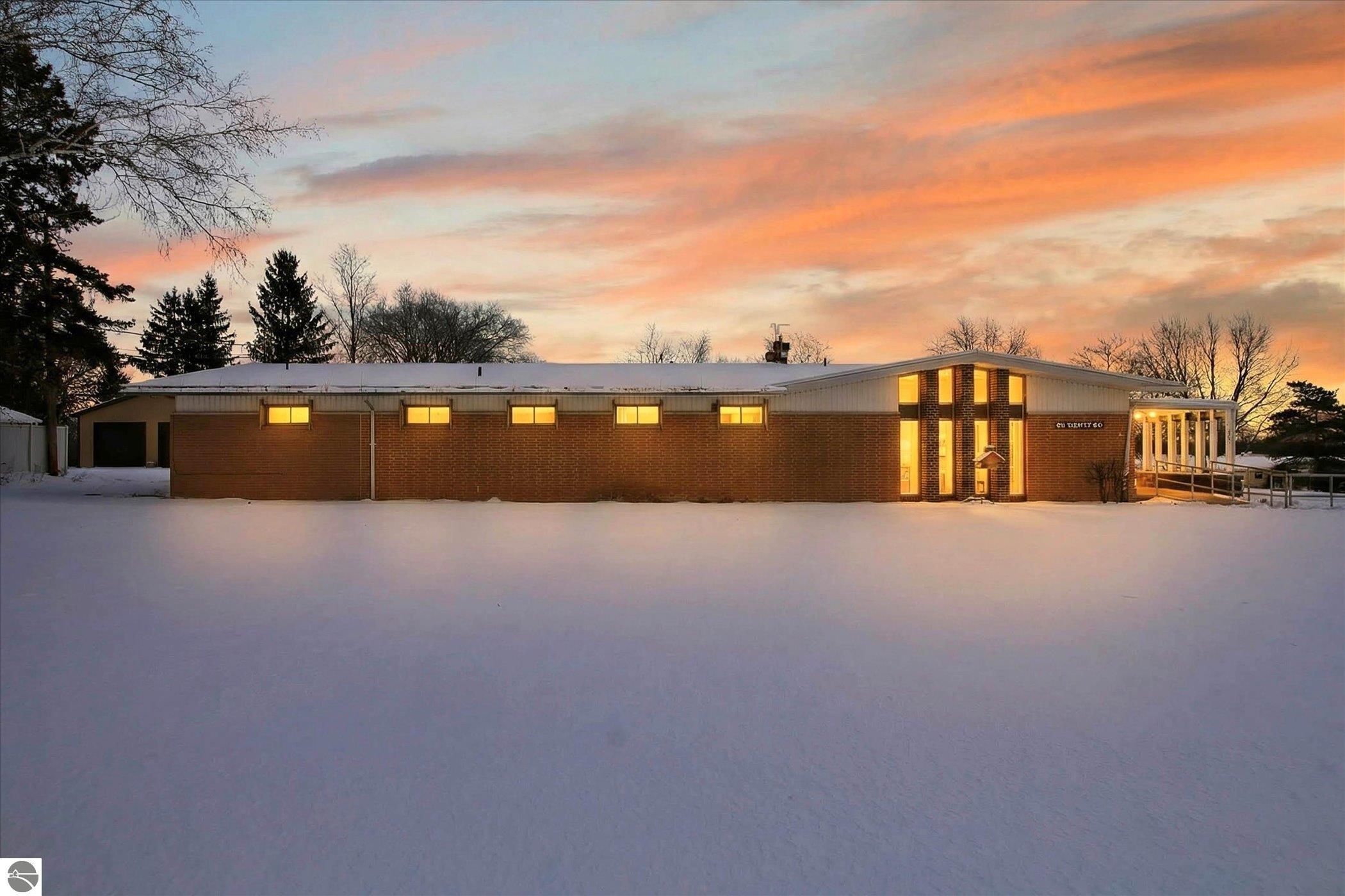 820 N Pine River Street — photo