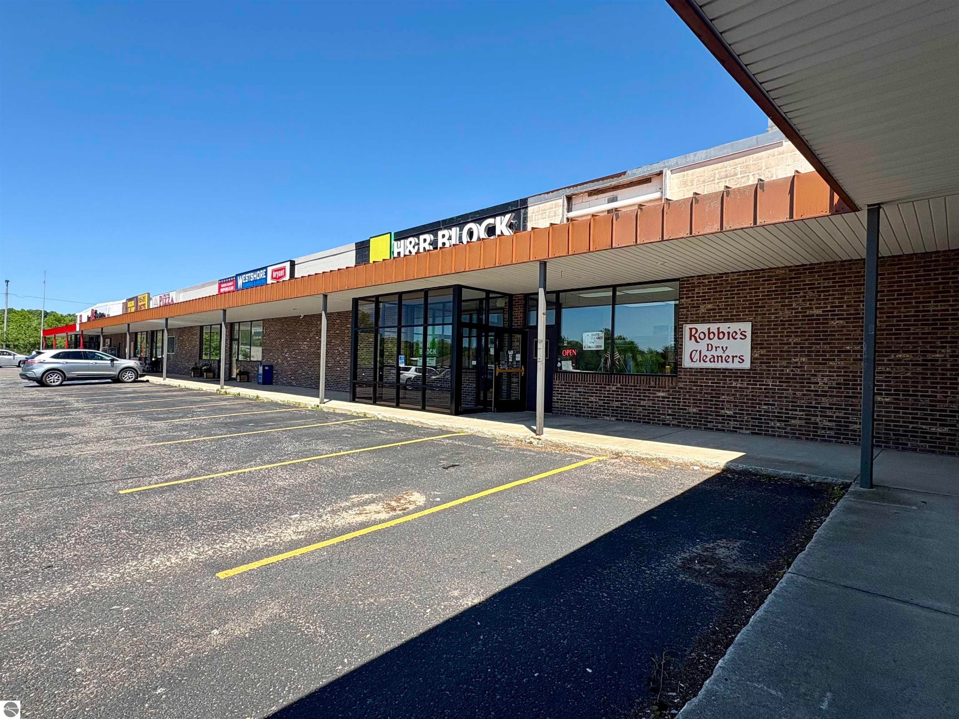 1681 Benzie Highway 5 — photo