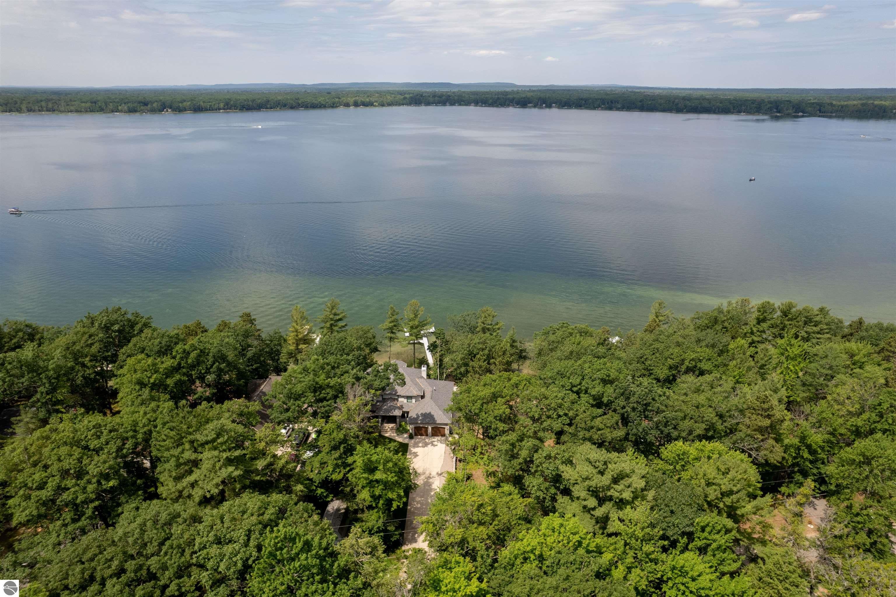 5568 Lakeview Drive — photo