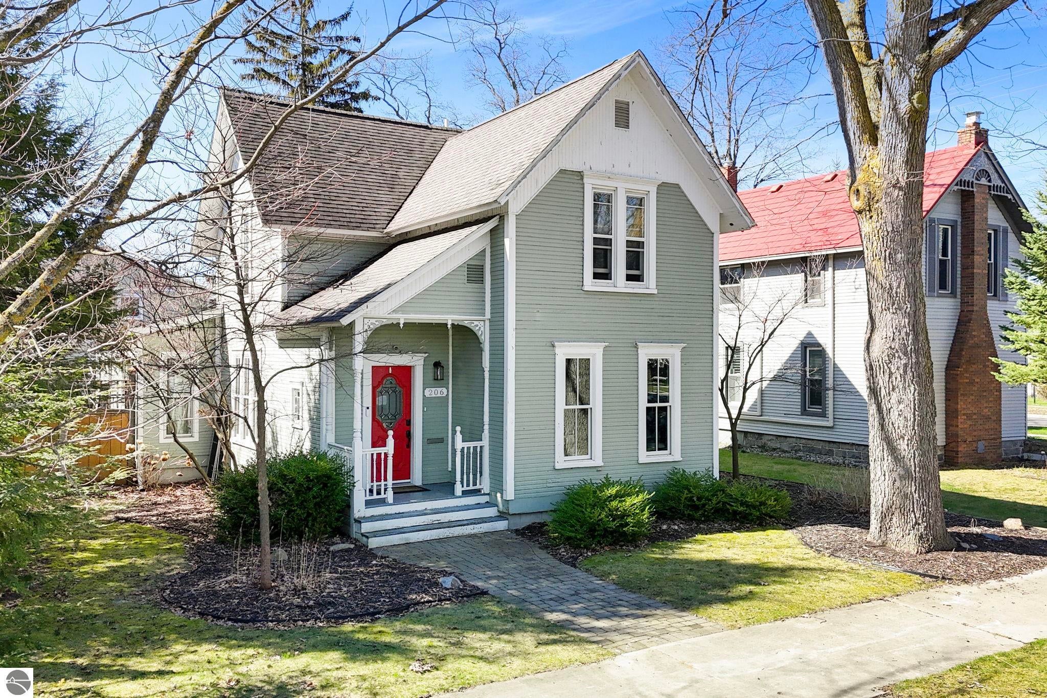 206 E Ninth Street — photo