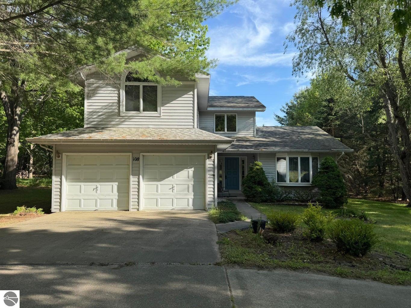 108 Carpenter Boulevard — photo