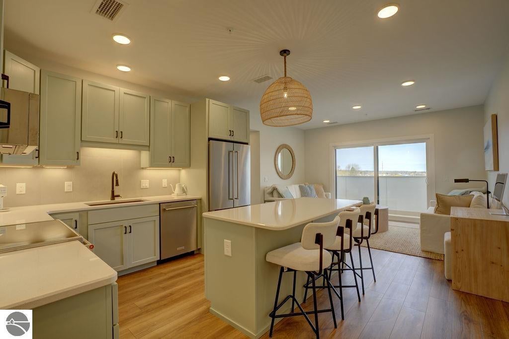 714 Randolph Street 413 — photo