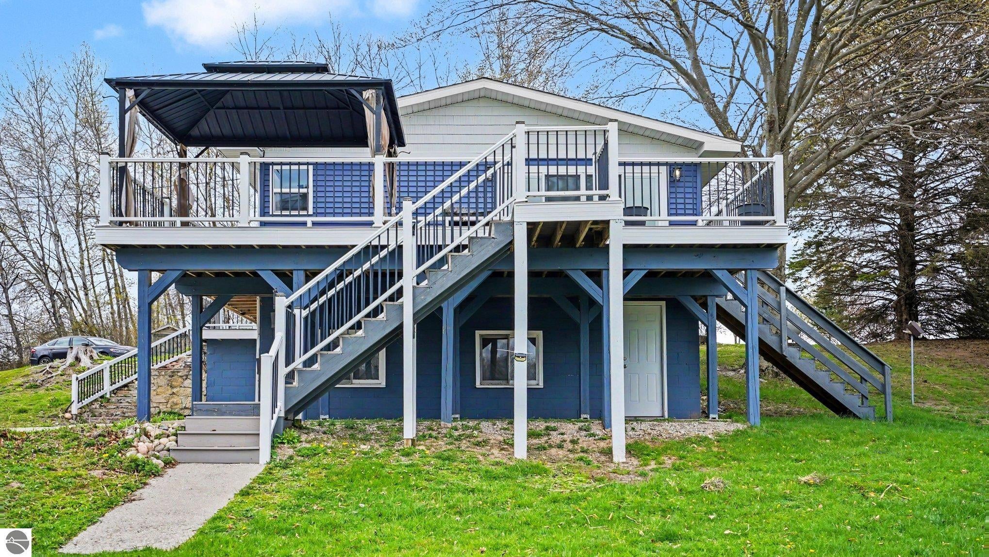 4419 E State Road — photo