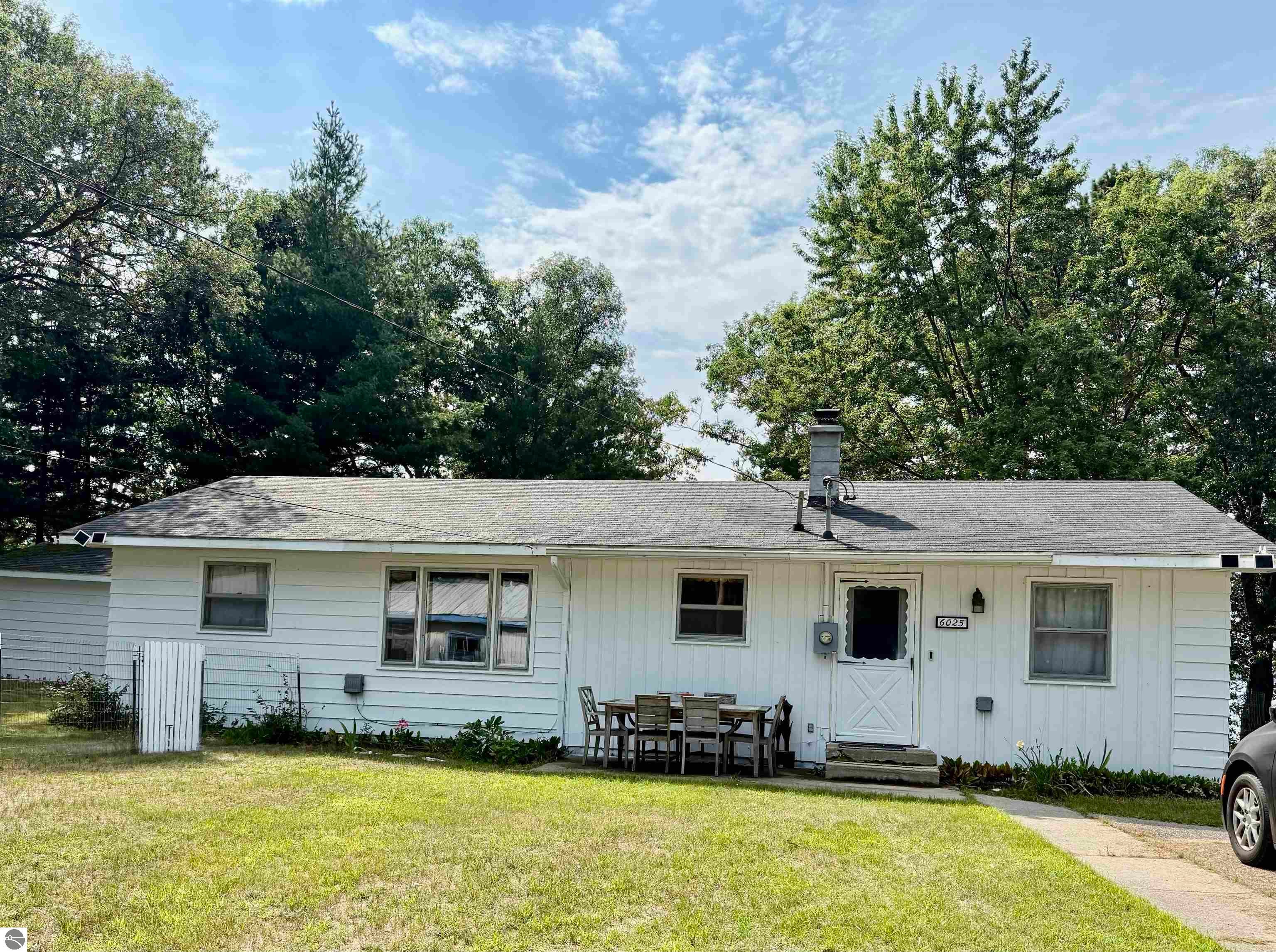 6025 Cedar Lake Road — photo