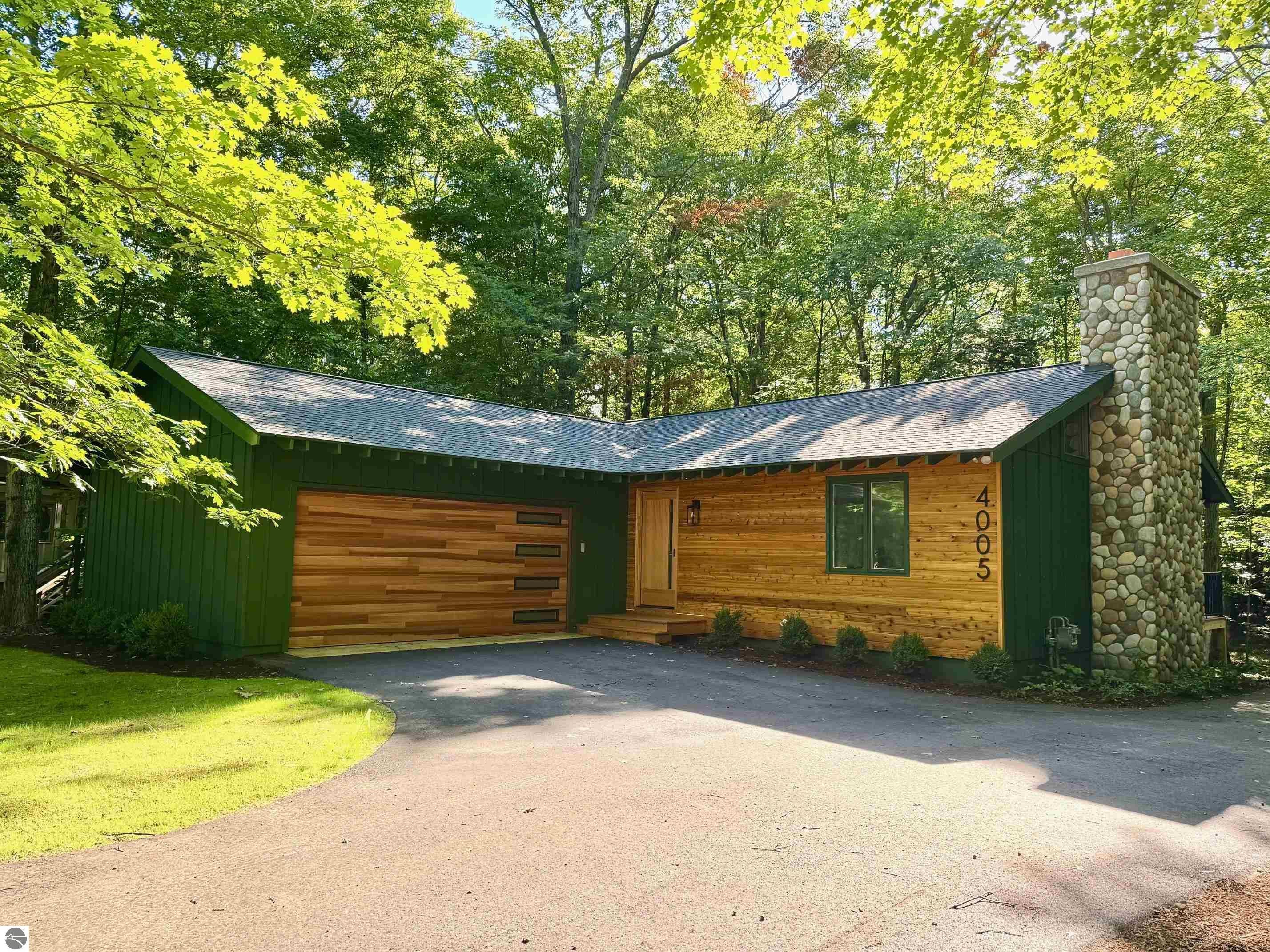 4005 E Oxford Drive — photo