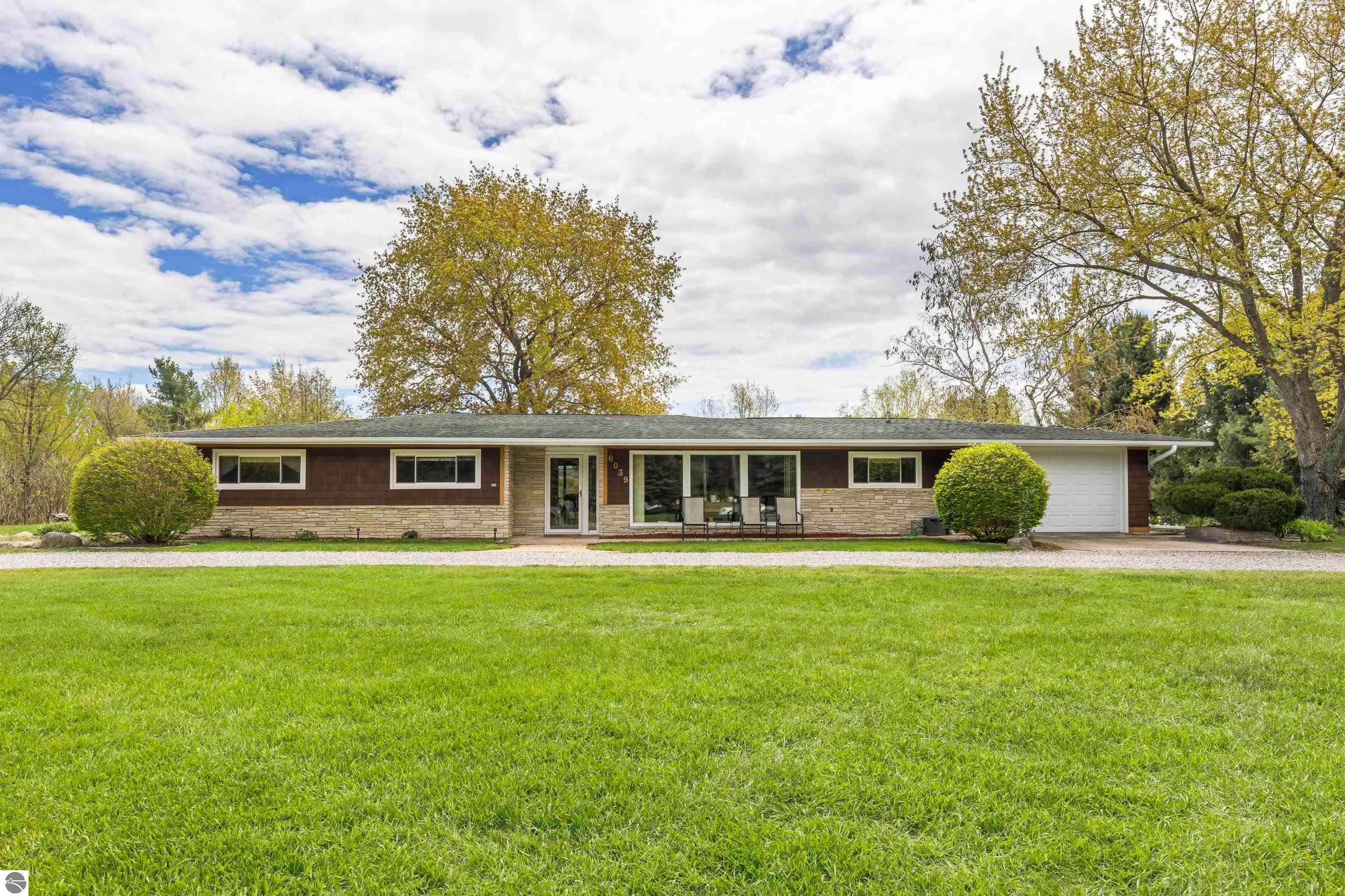 6039 Mick Road — photo