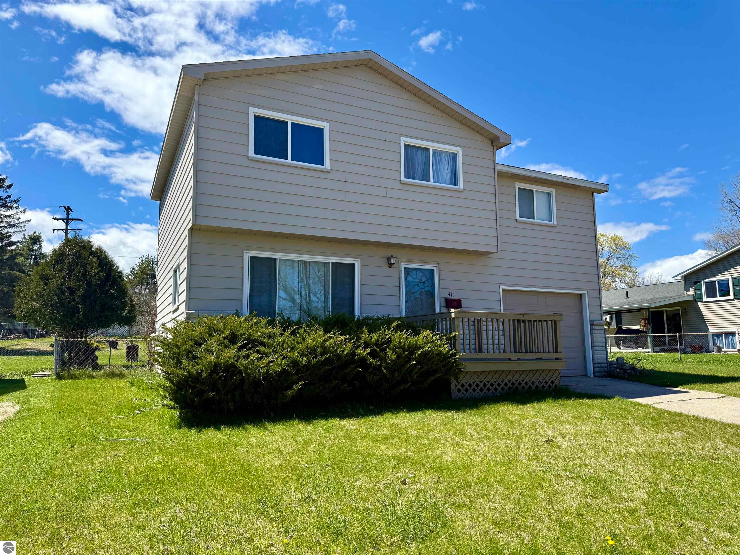 411 Ottawa Drive — photo