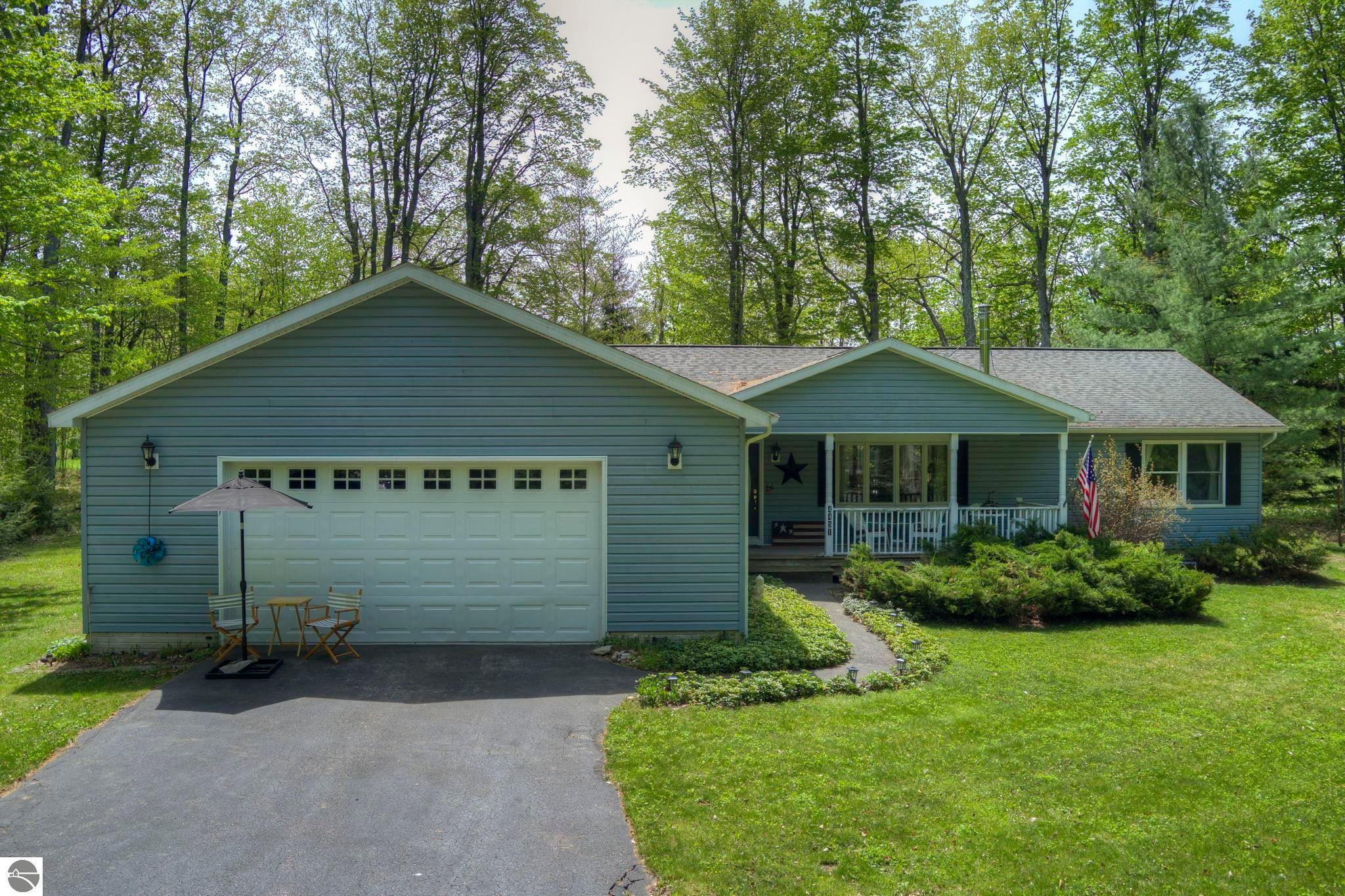 4451 S Hemlock Road — photo