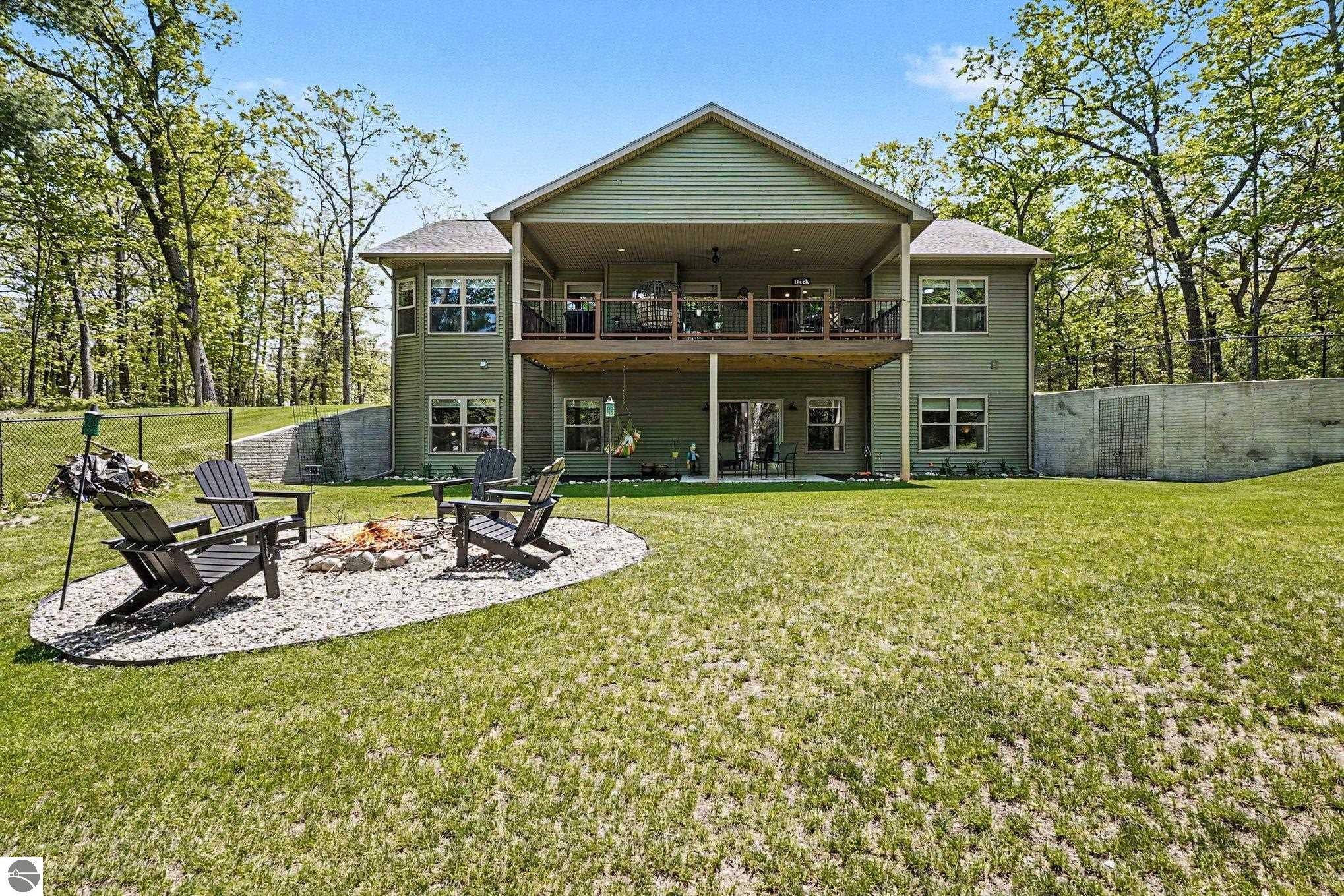 1735 Iroquois Trail — photo