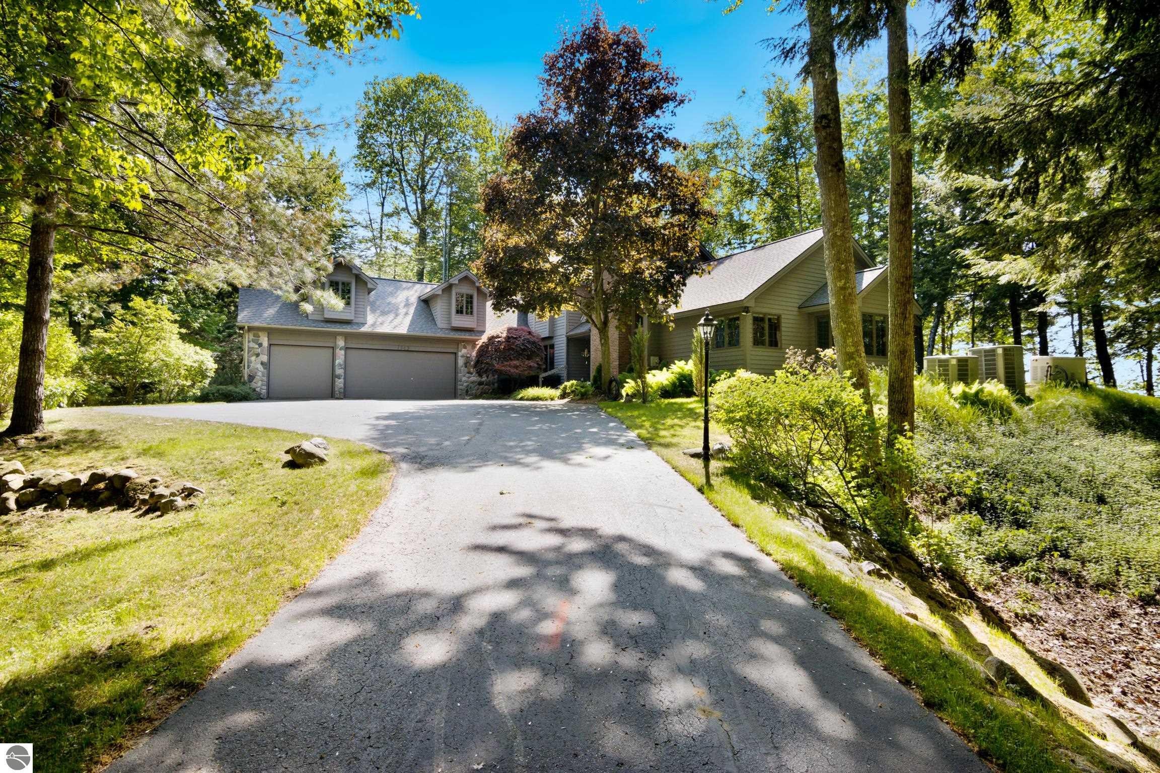 1143 Bay View Drive — photo