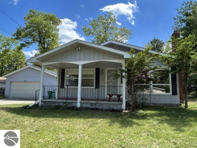 2424 Winona Street — photo