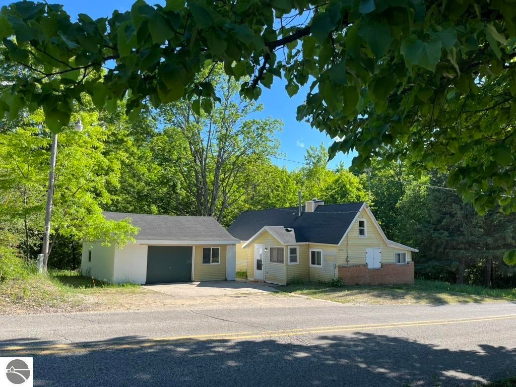 2570 Kettle Lake Road — photo
