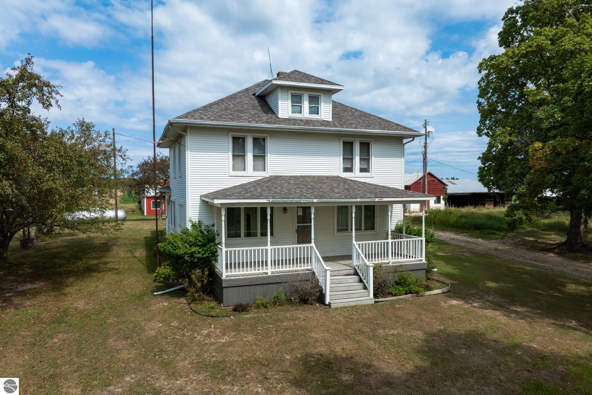 402 W Chapman Road — photo