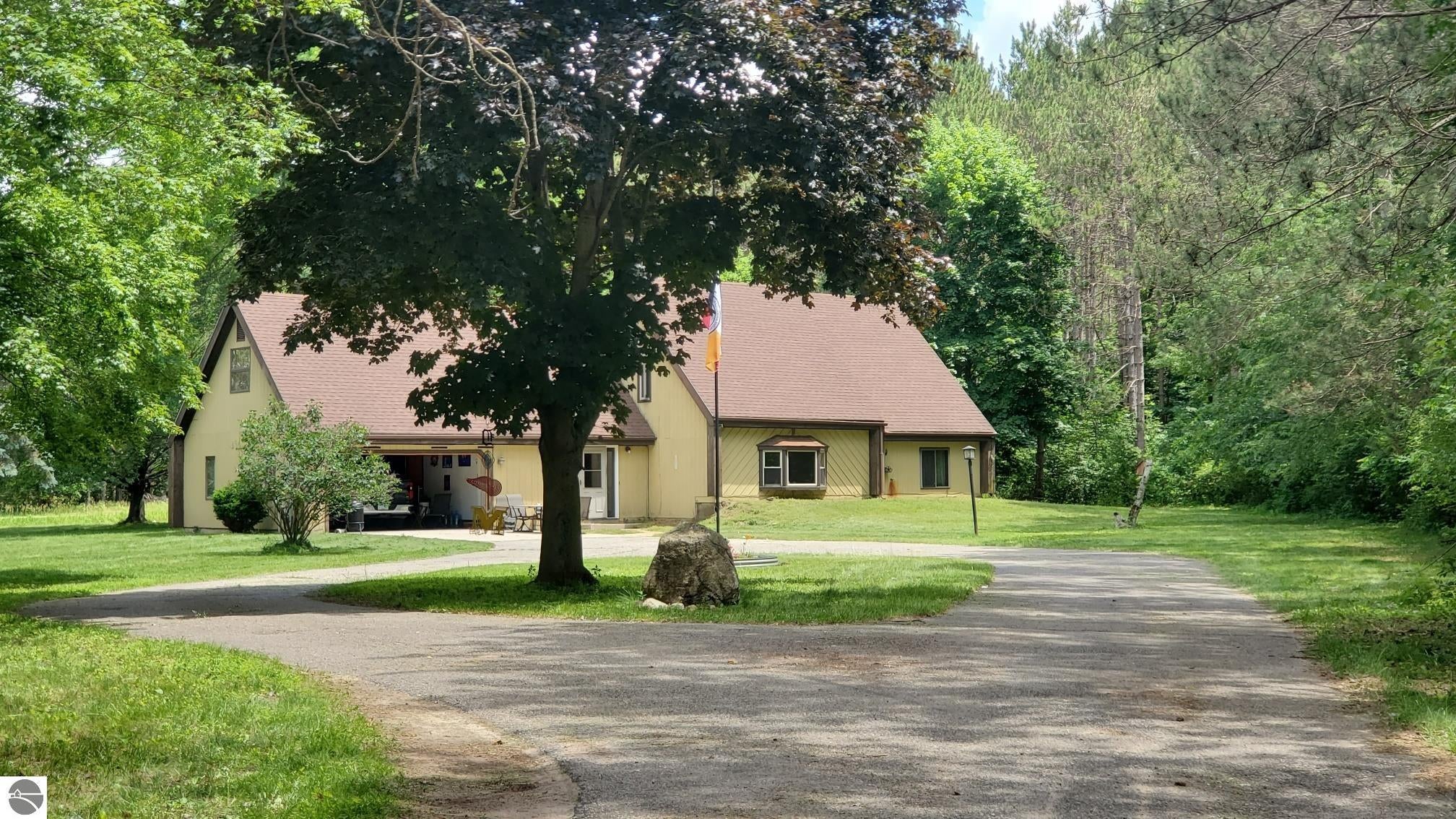 2704 W Deerfield Road — photo