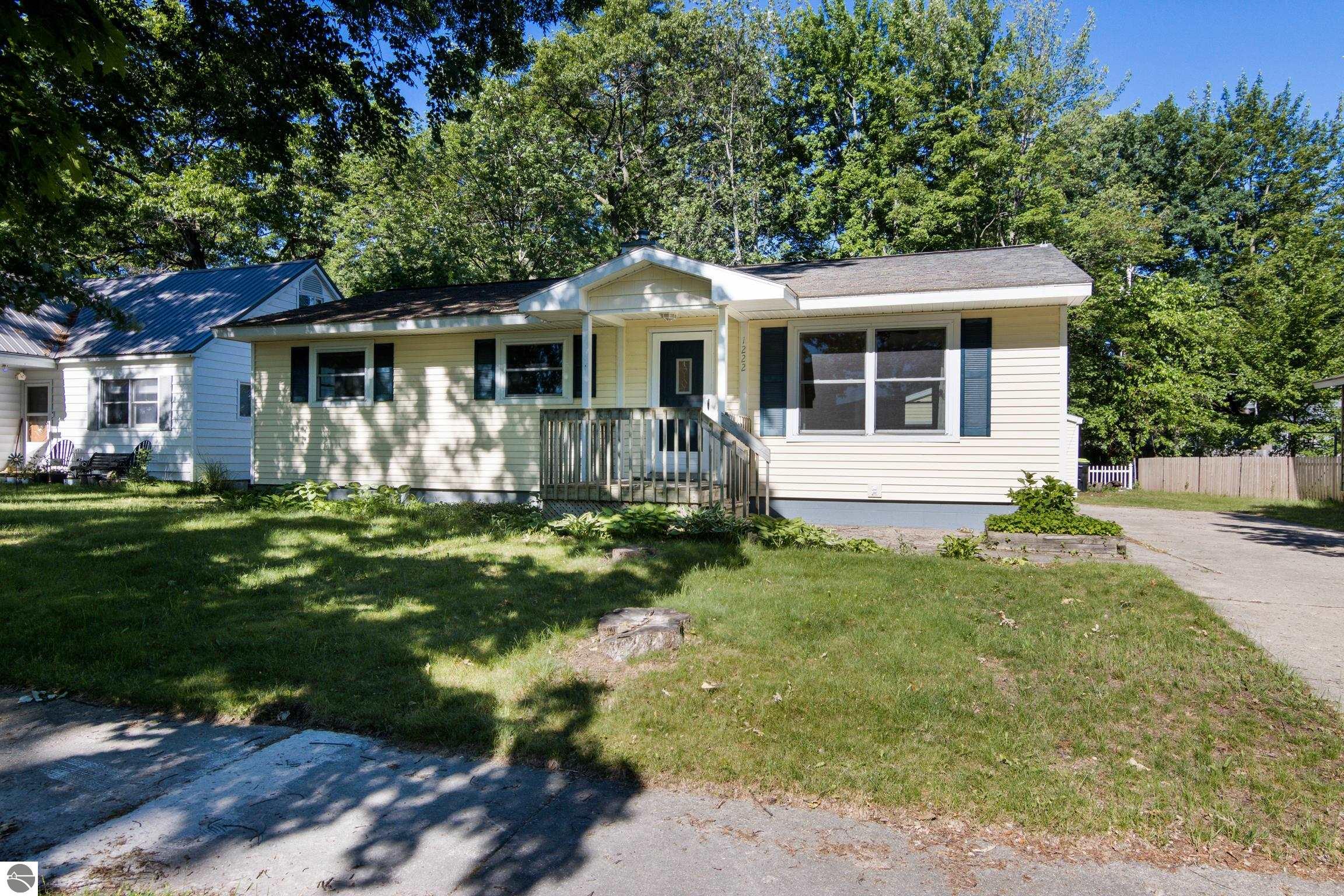 1222 Arbutus Court — photo
