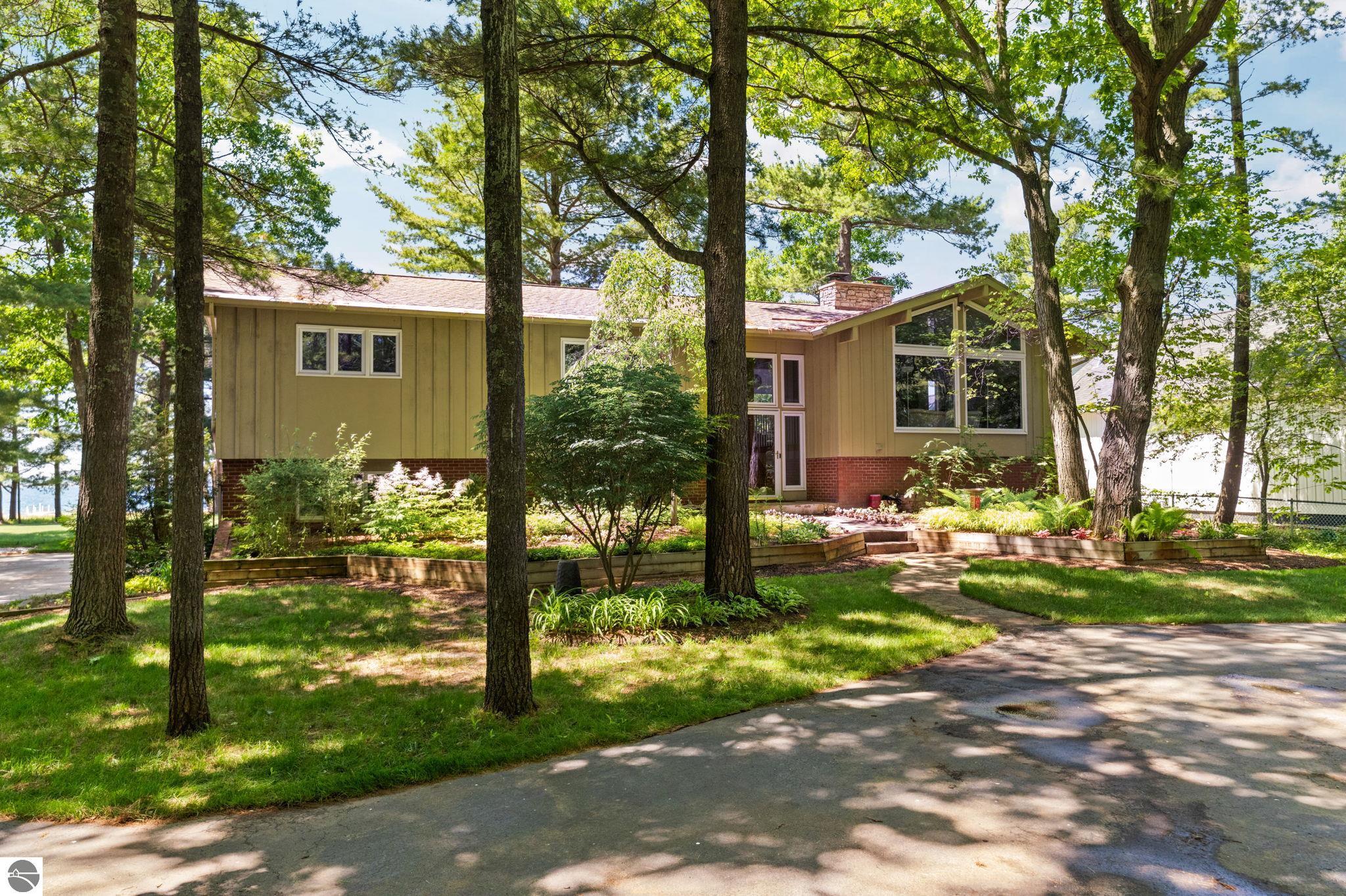6793 Deepwater Point Road — photo
