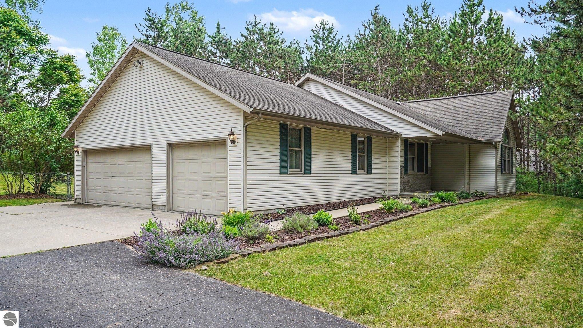 2107 W Kelly Drive — photo