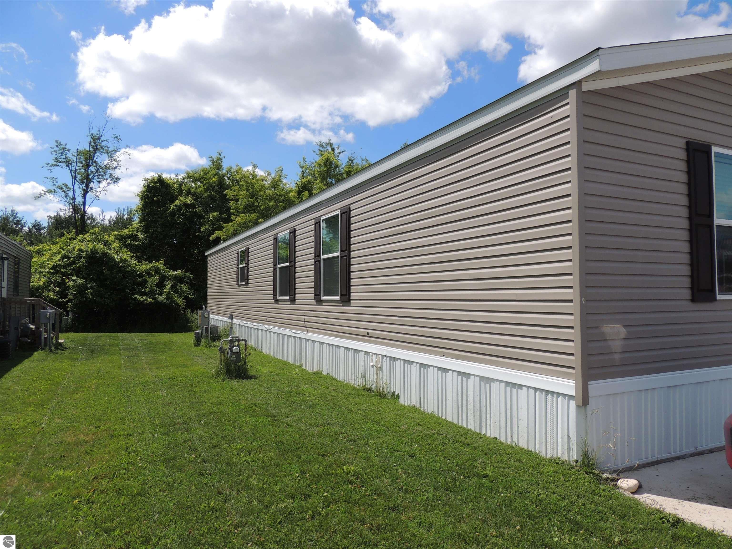 1082 Hemlock Drive — photo
