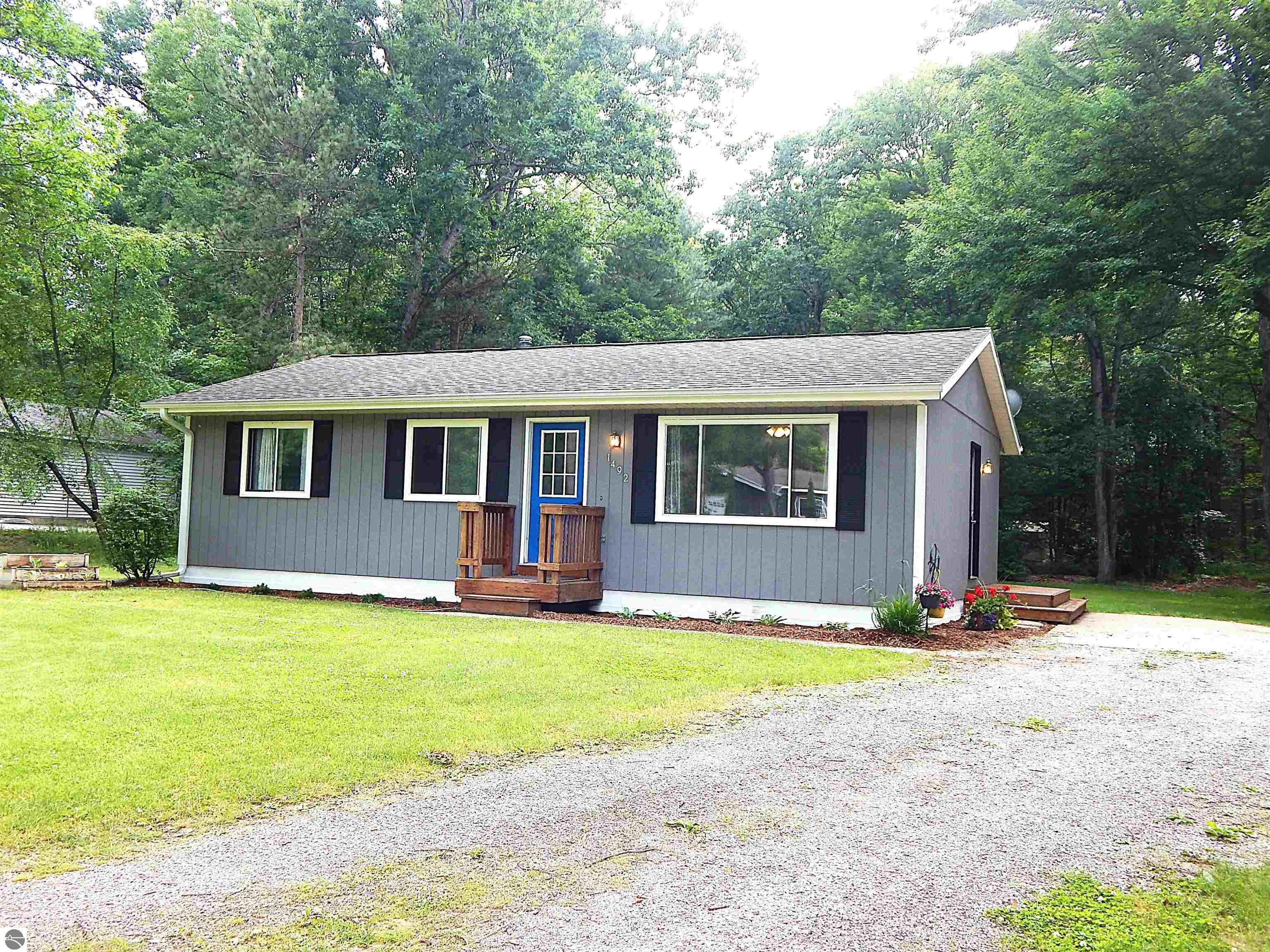 1492 Innwood North — photo