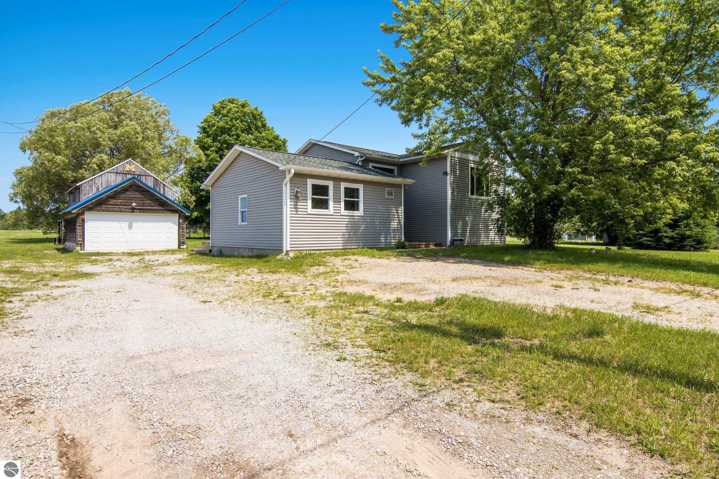 1343 E Duck Lake Road — photo
