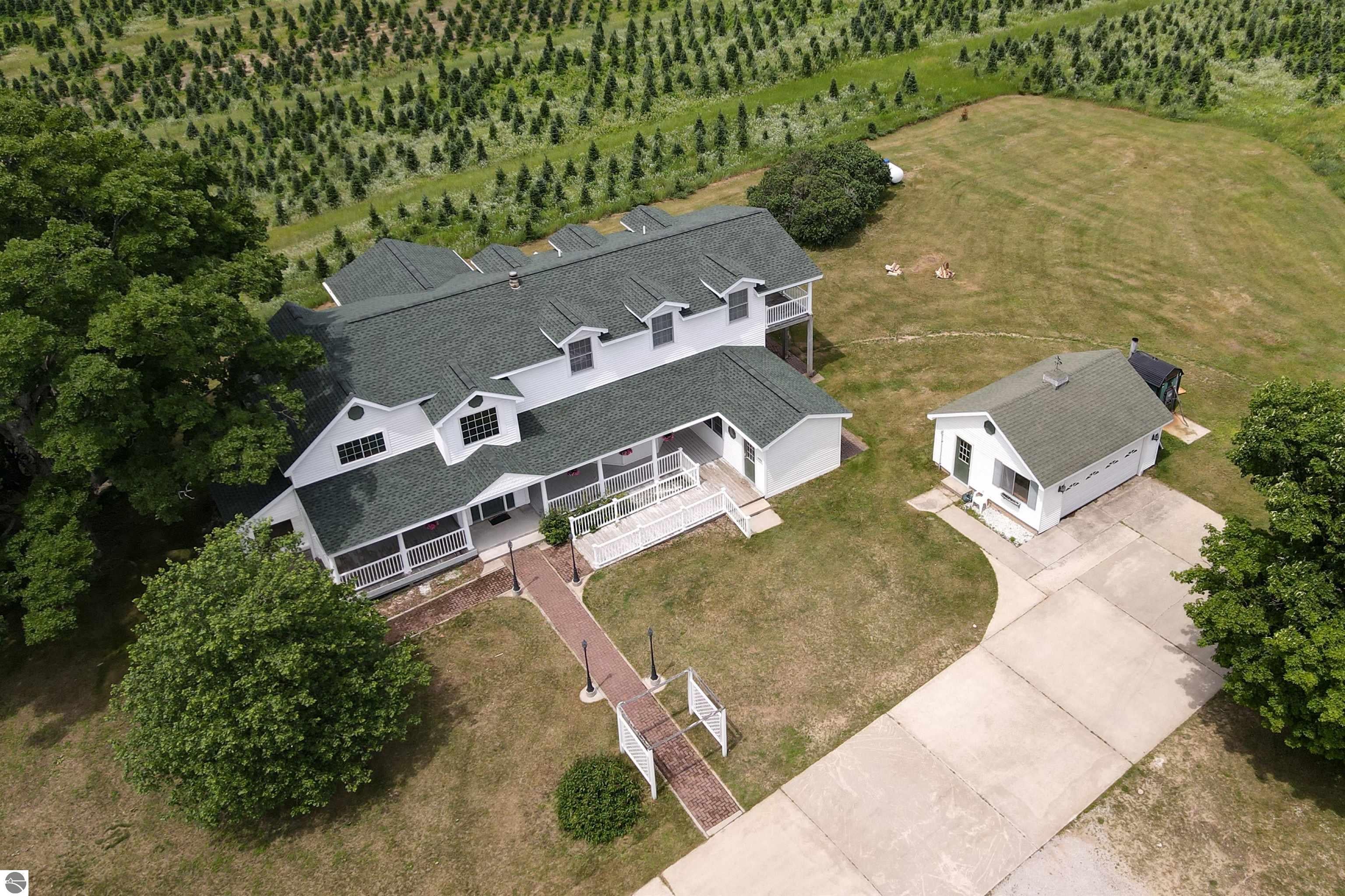 6401 E M-113 — photo
