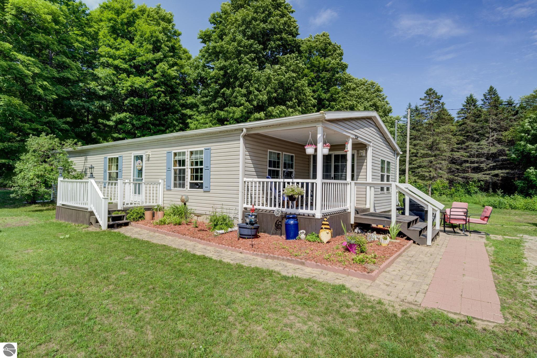 223 Pinecrest Lane — photo