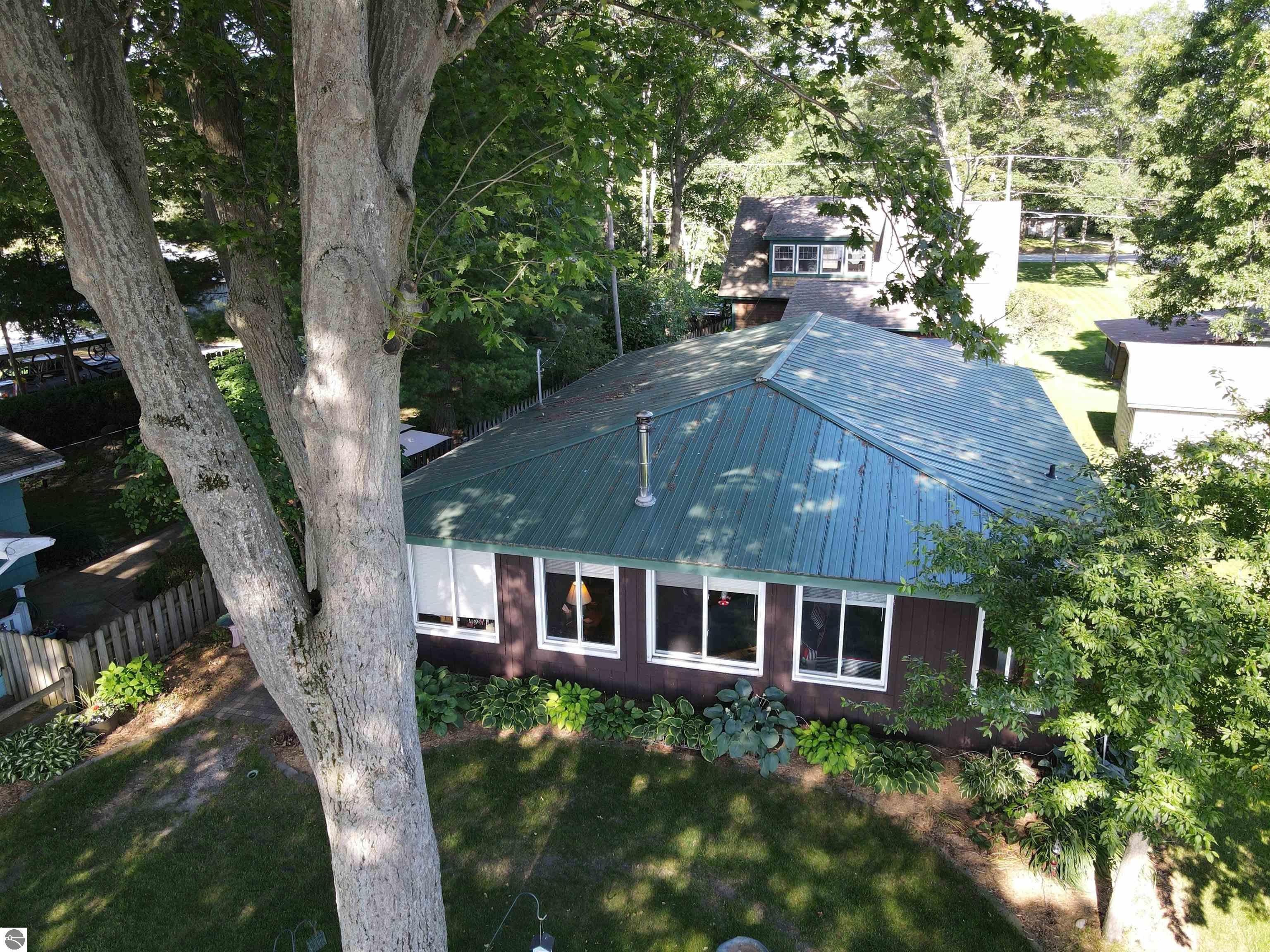2184 N Huron Road — photo