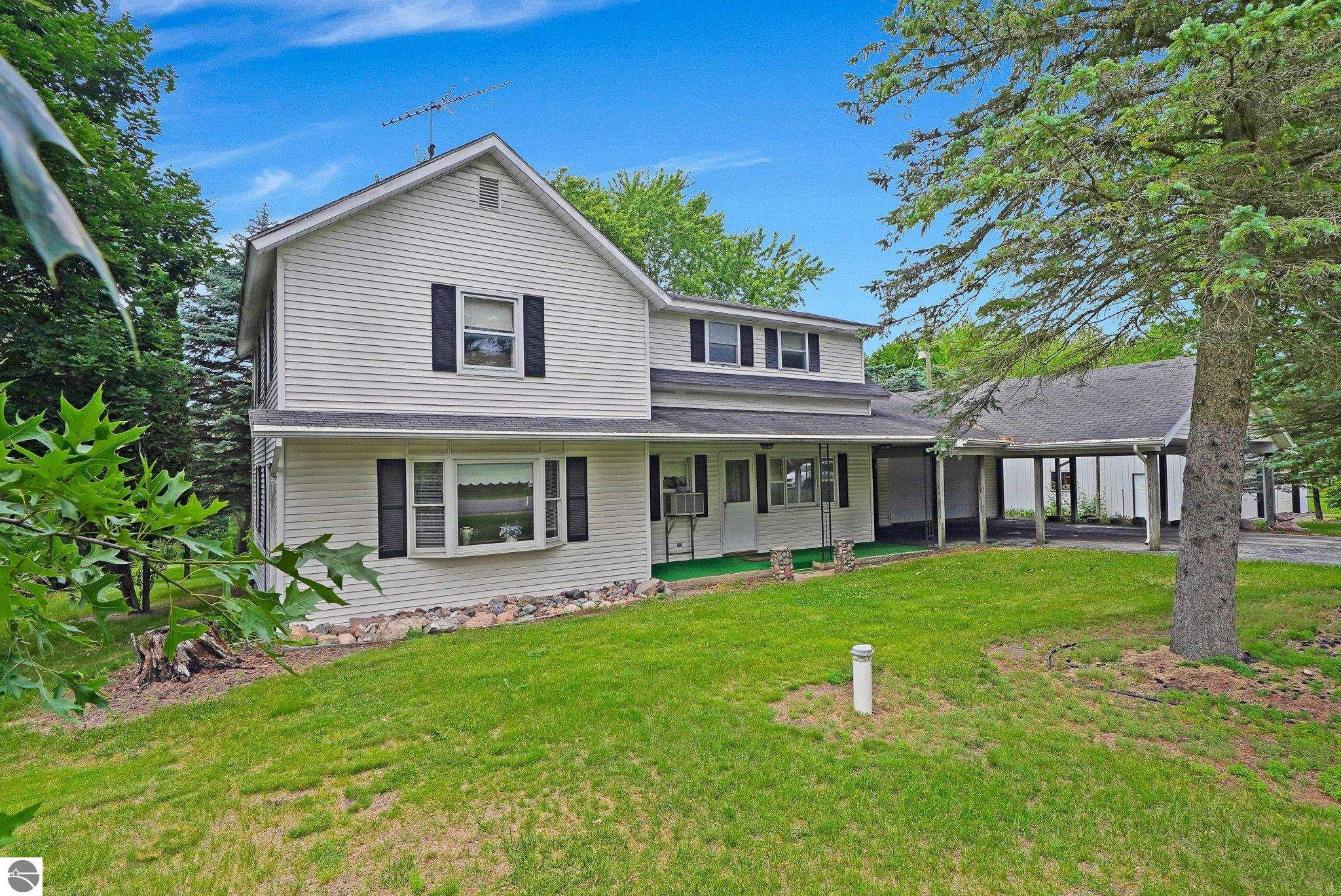 7017 Twin Lakes Avenue — photo