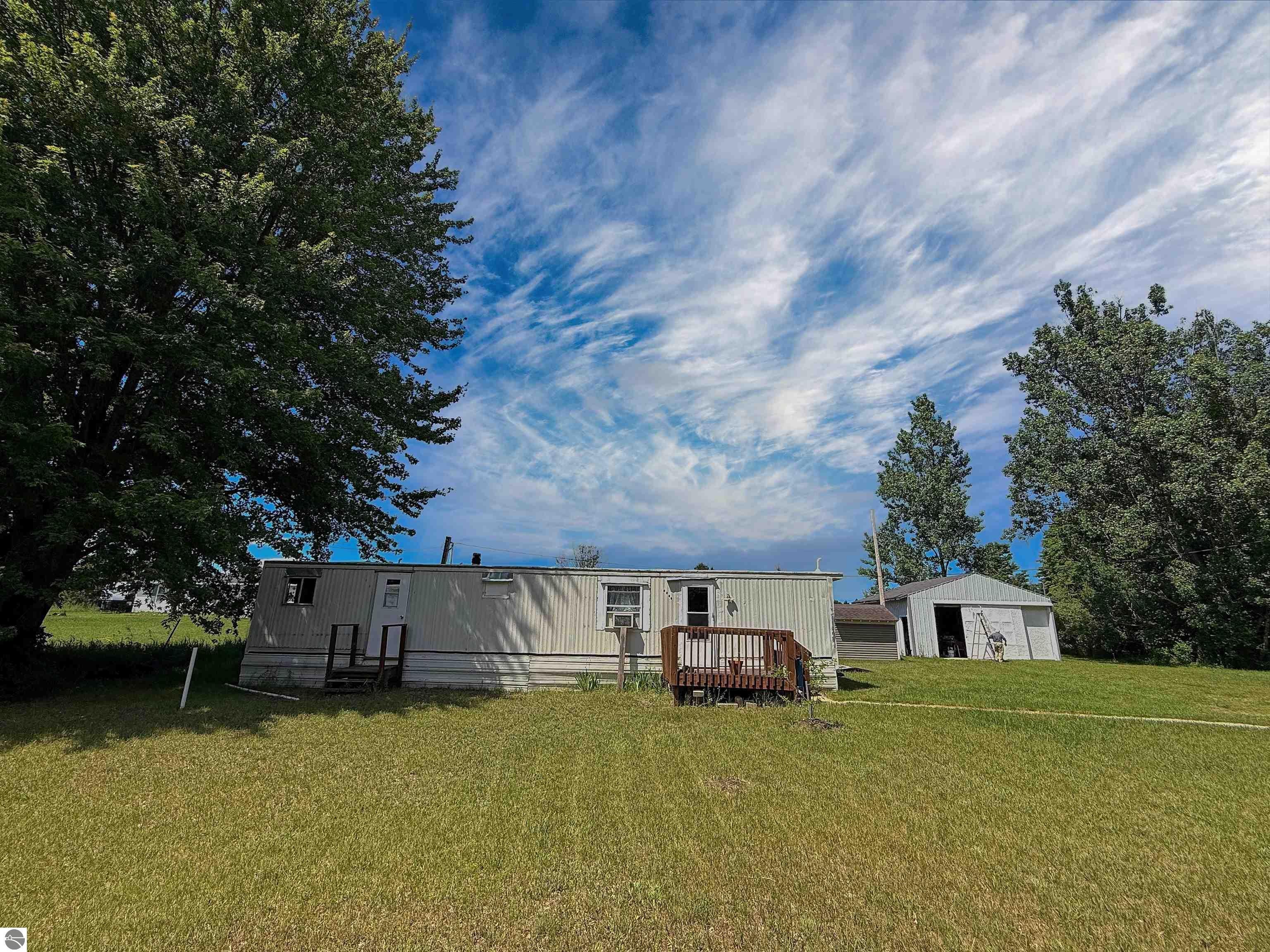 1395 E Duck Lake Road — photo