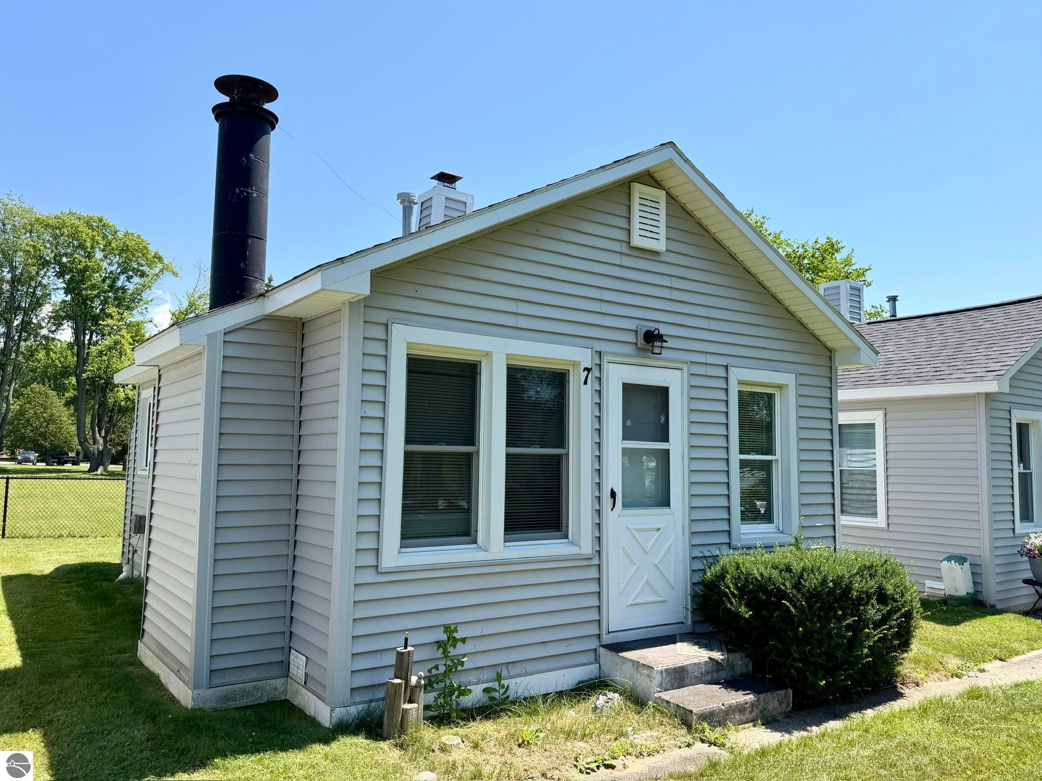 7285 Cairn Highway #7 — photo
