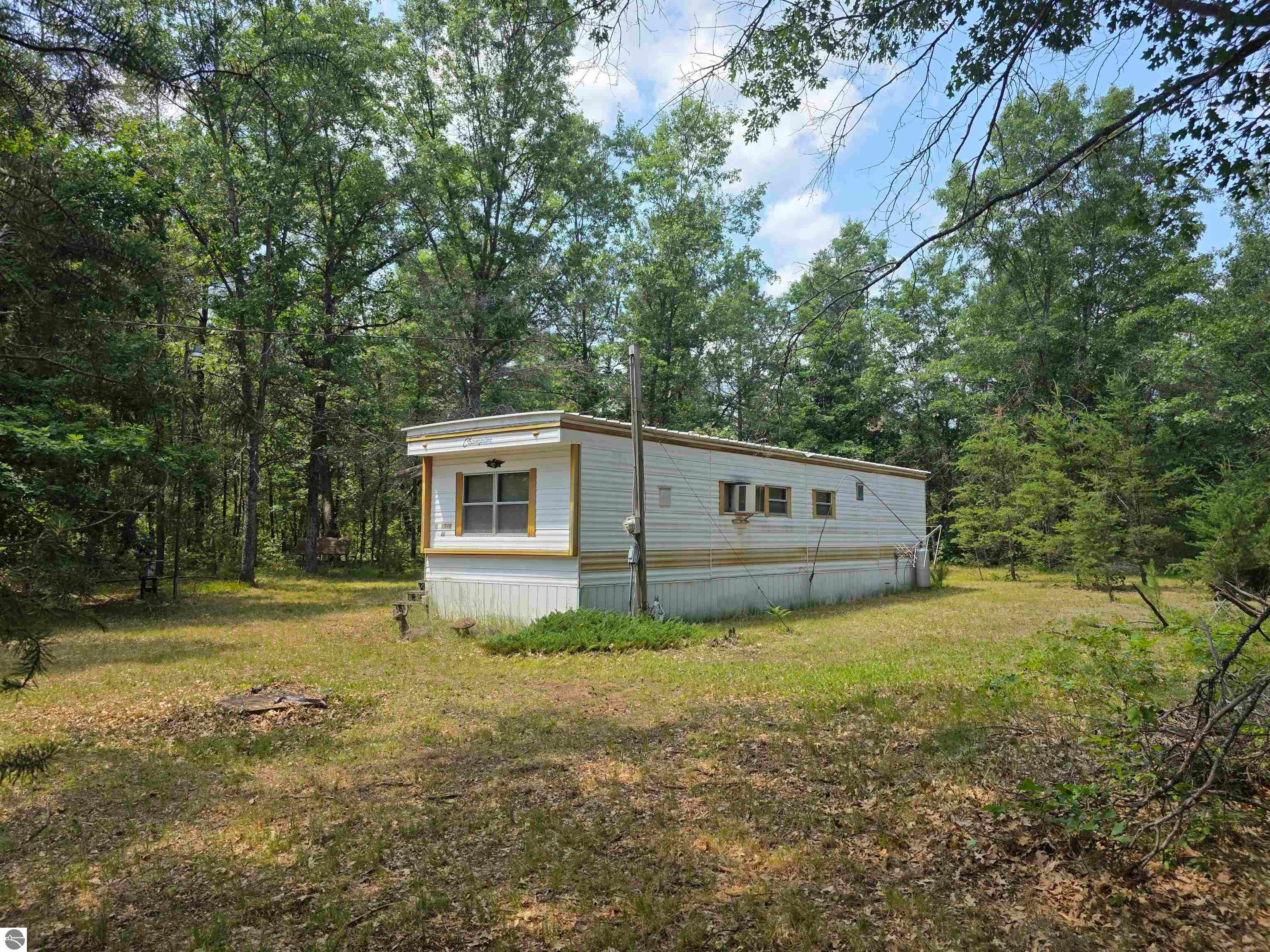 6670 Kemp Road — photo