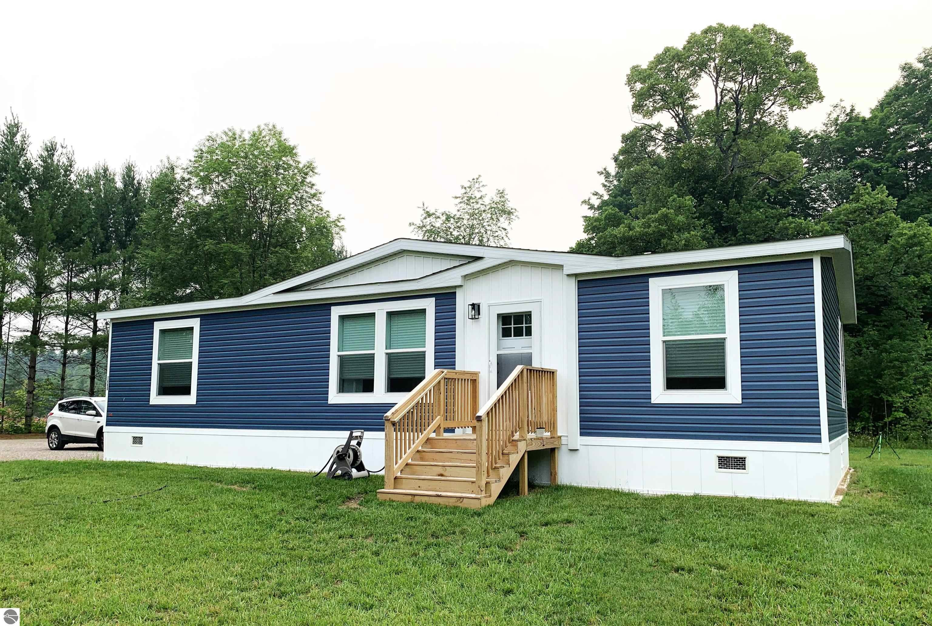 1406 SW M-66 — photo