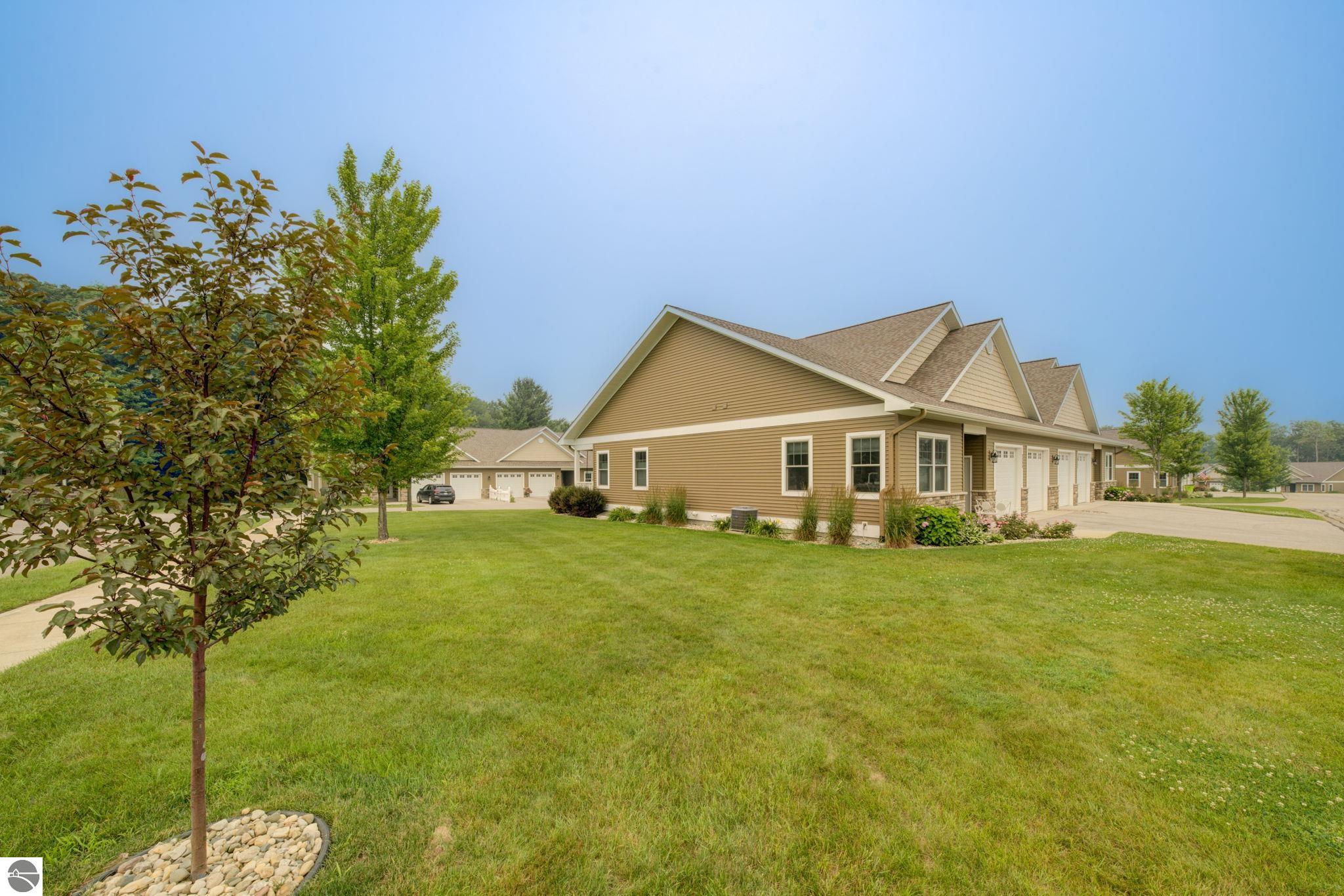 2235 Chelsea Lane — photo