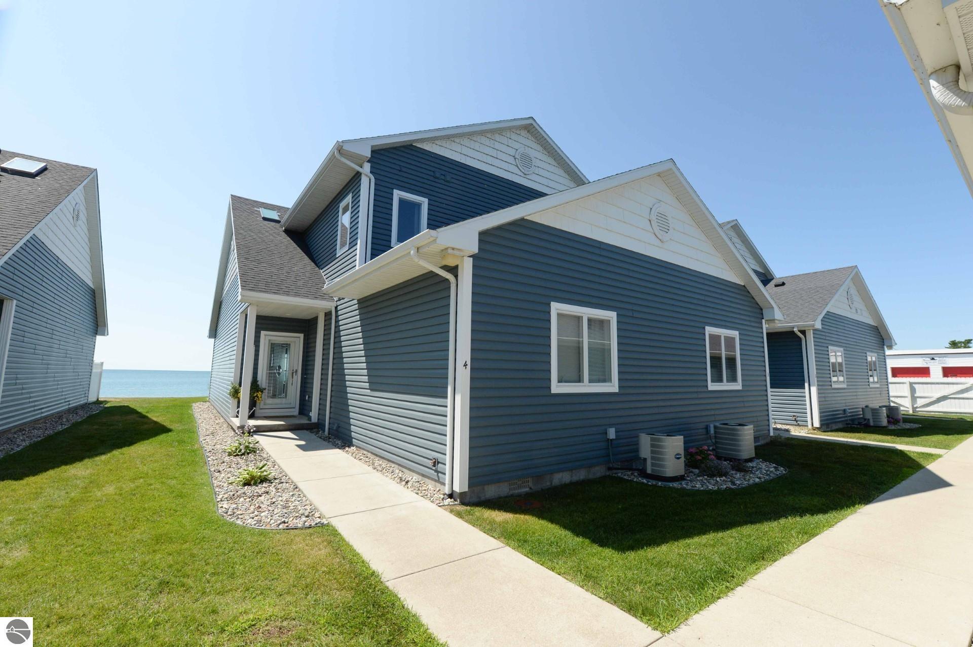 708 E Bay Street — photo