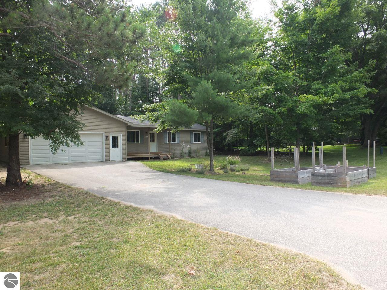 6211 Bellows Lake Road — photo