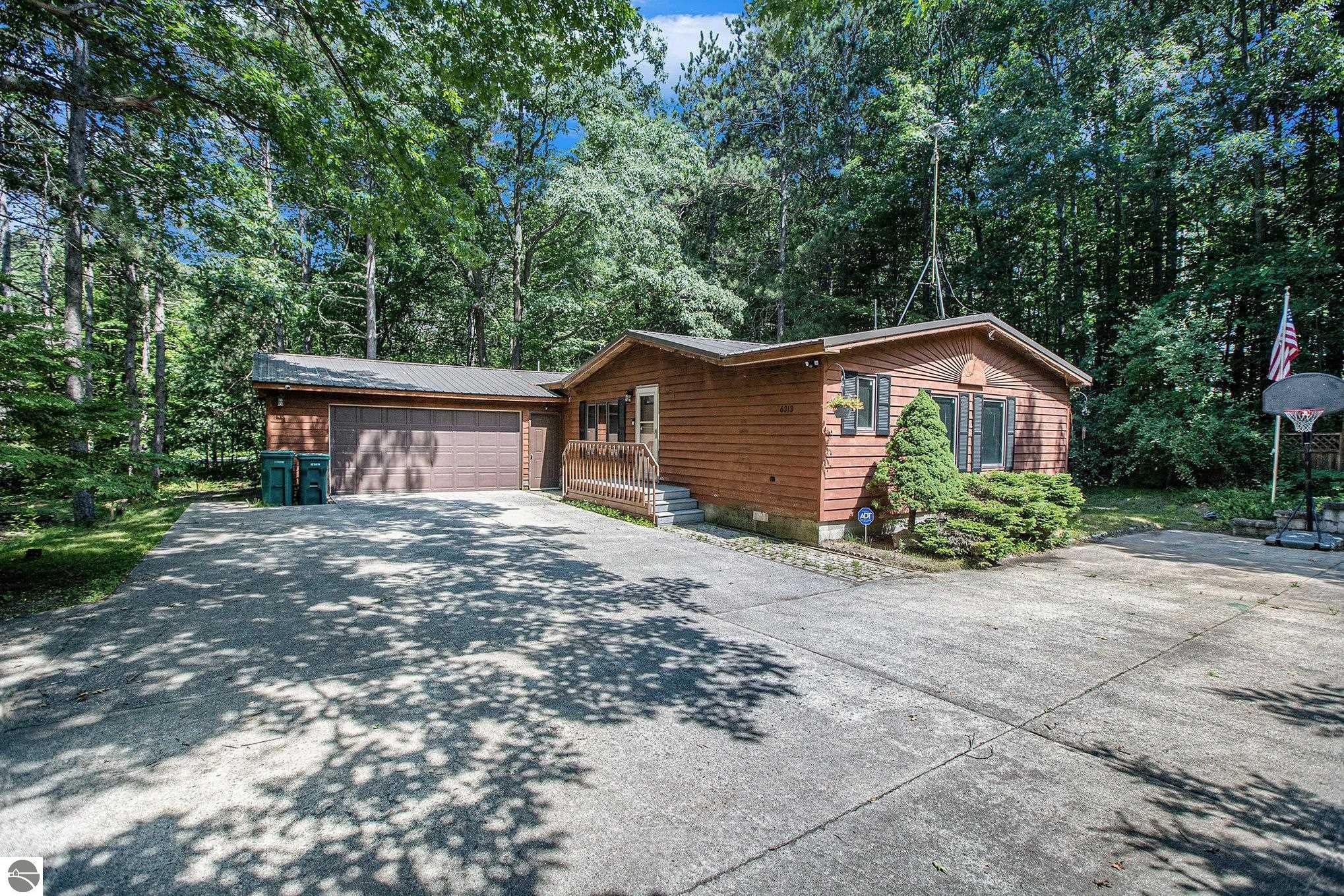 6313 Somerset Lane — photo